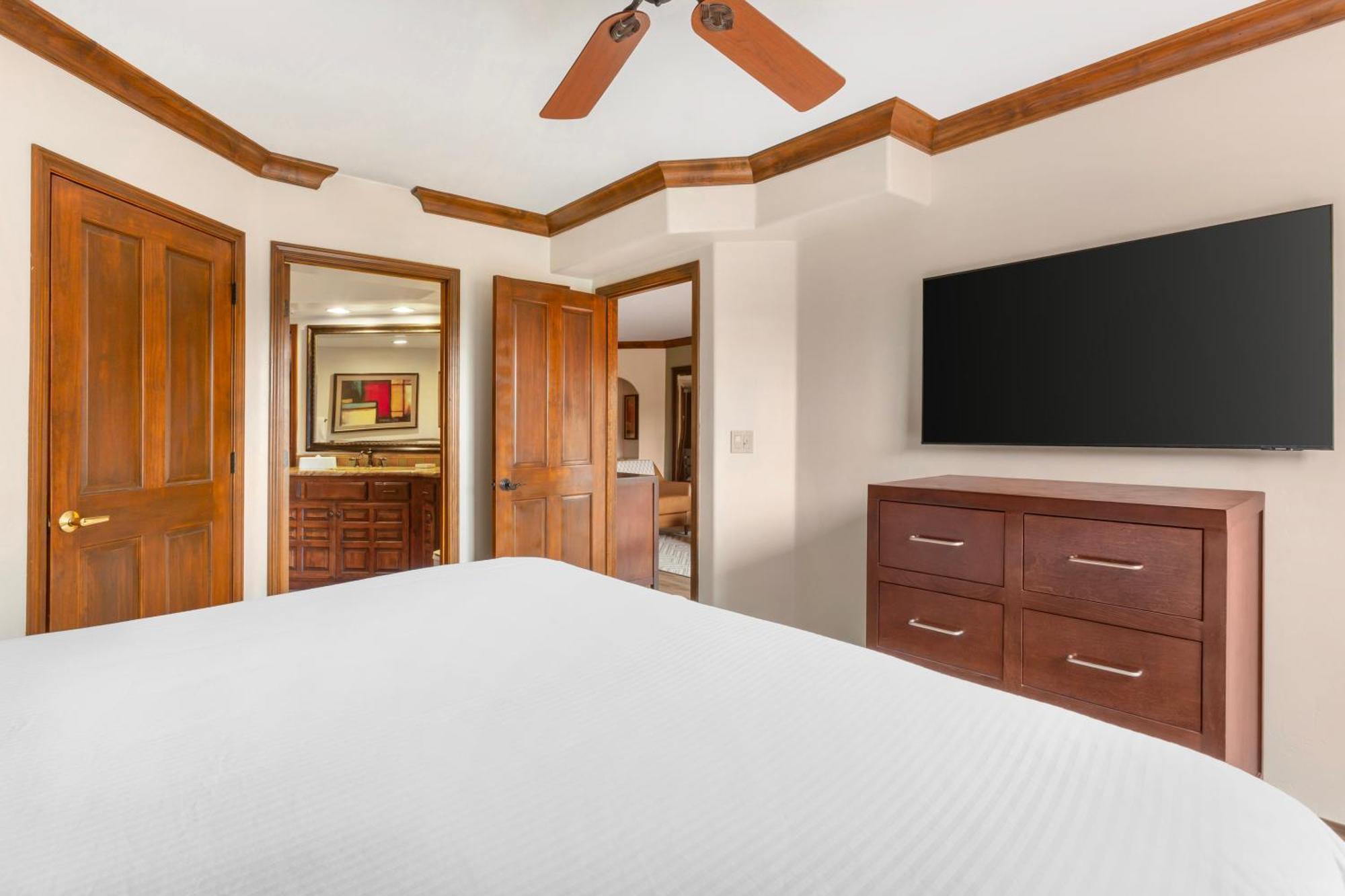 1 BEDROOM 1 KING MESA SUITE