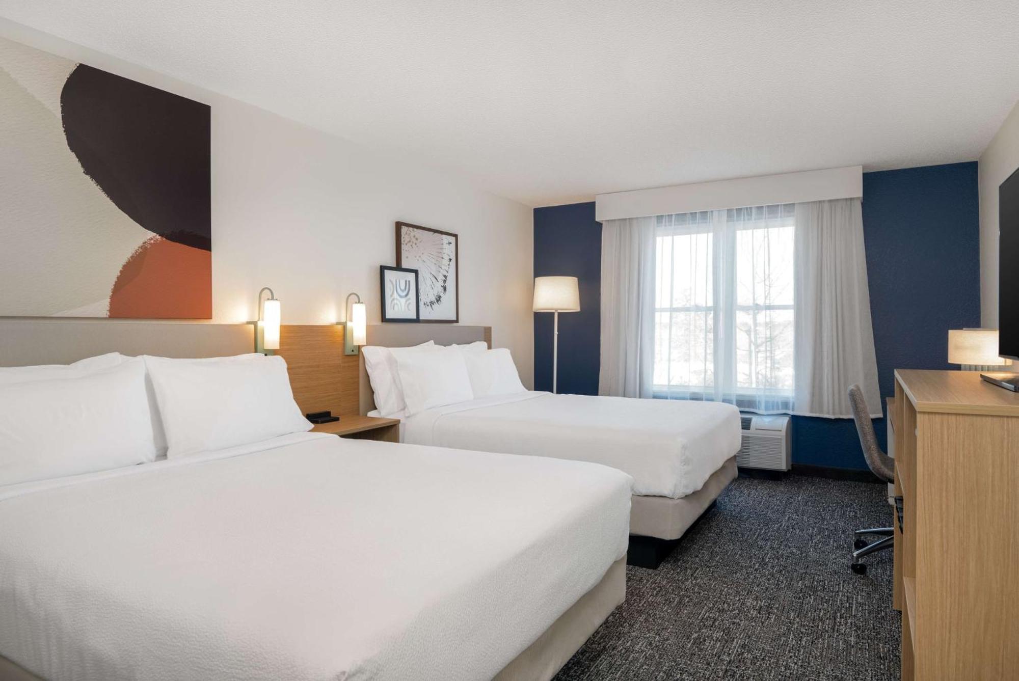 Queen Room with Two Queen Beds and Accessible Tub - Mobility and Hearing Access,1665424219:JPEG