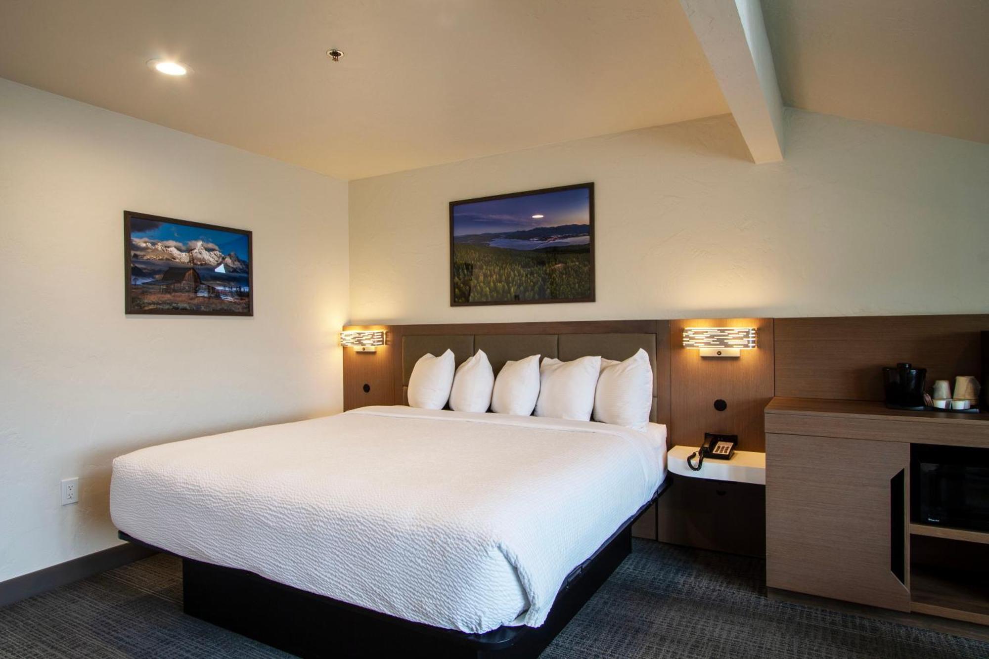 Suite with Hot Tub