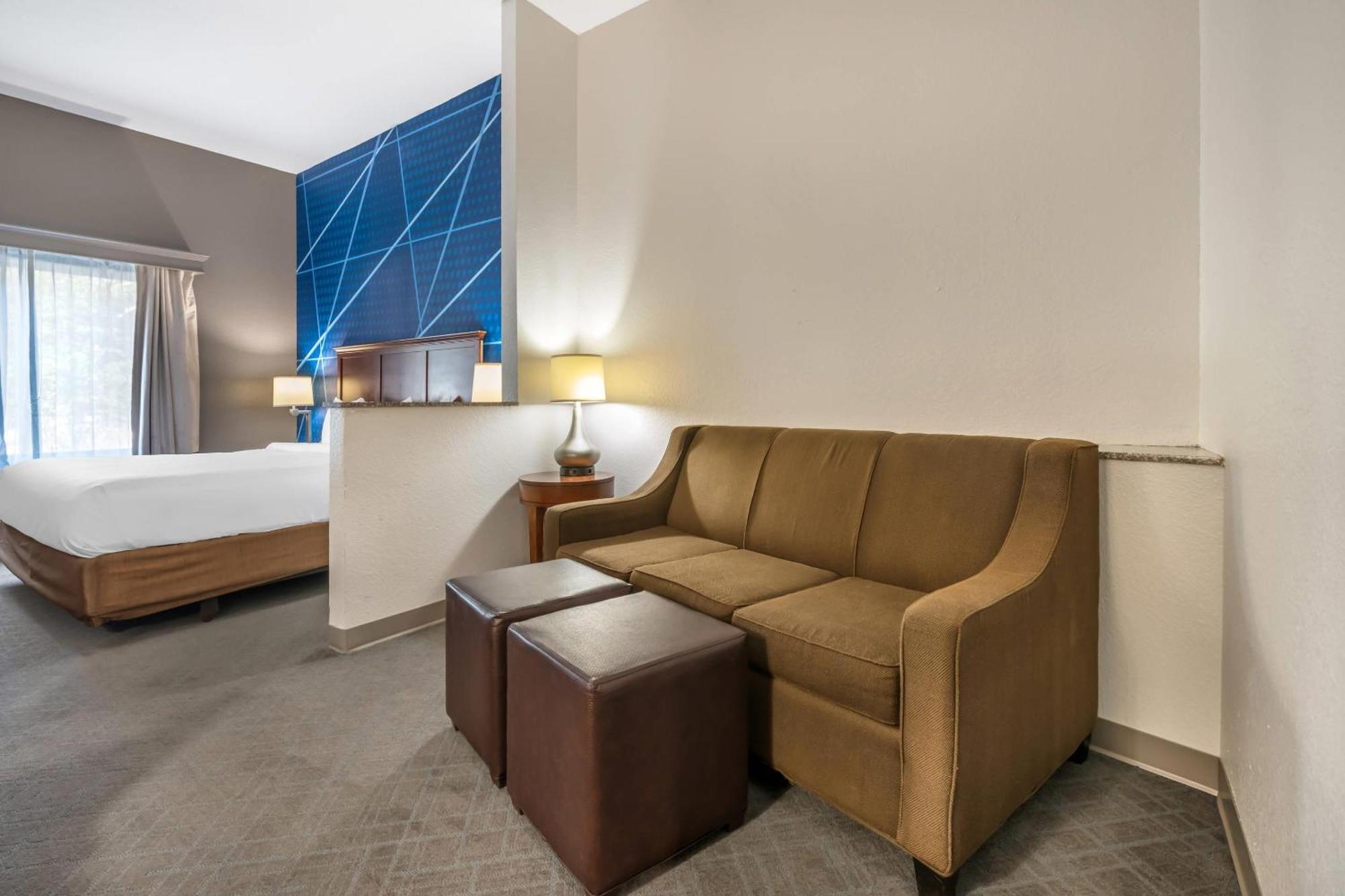 King Suite - Accessible/Non-Smoking