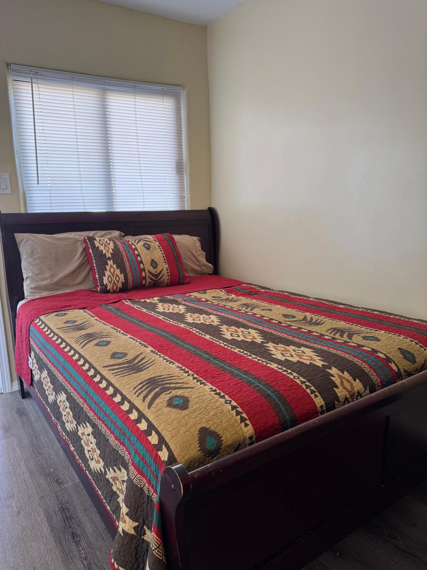 Queen Room,1669044095:JPEG