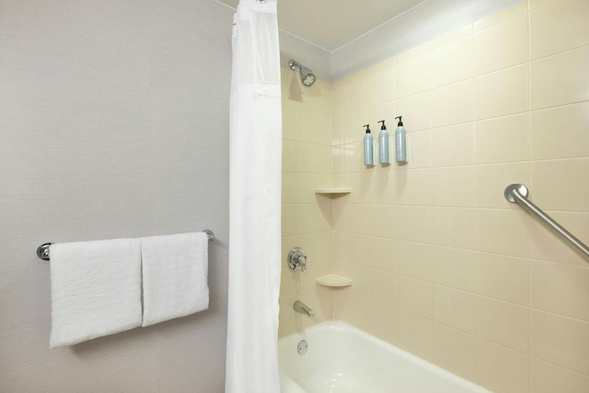 Deluxe Queen Room with Two Queen Beds,1670710780:JPEG