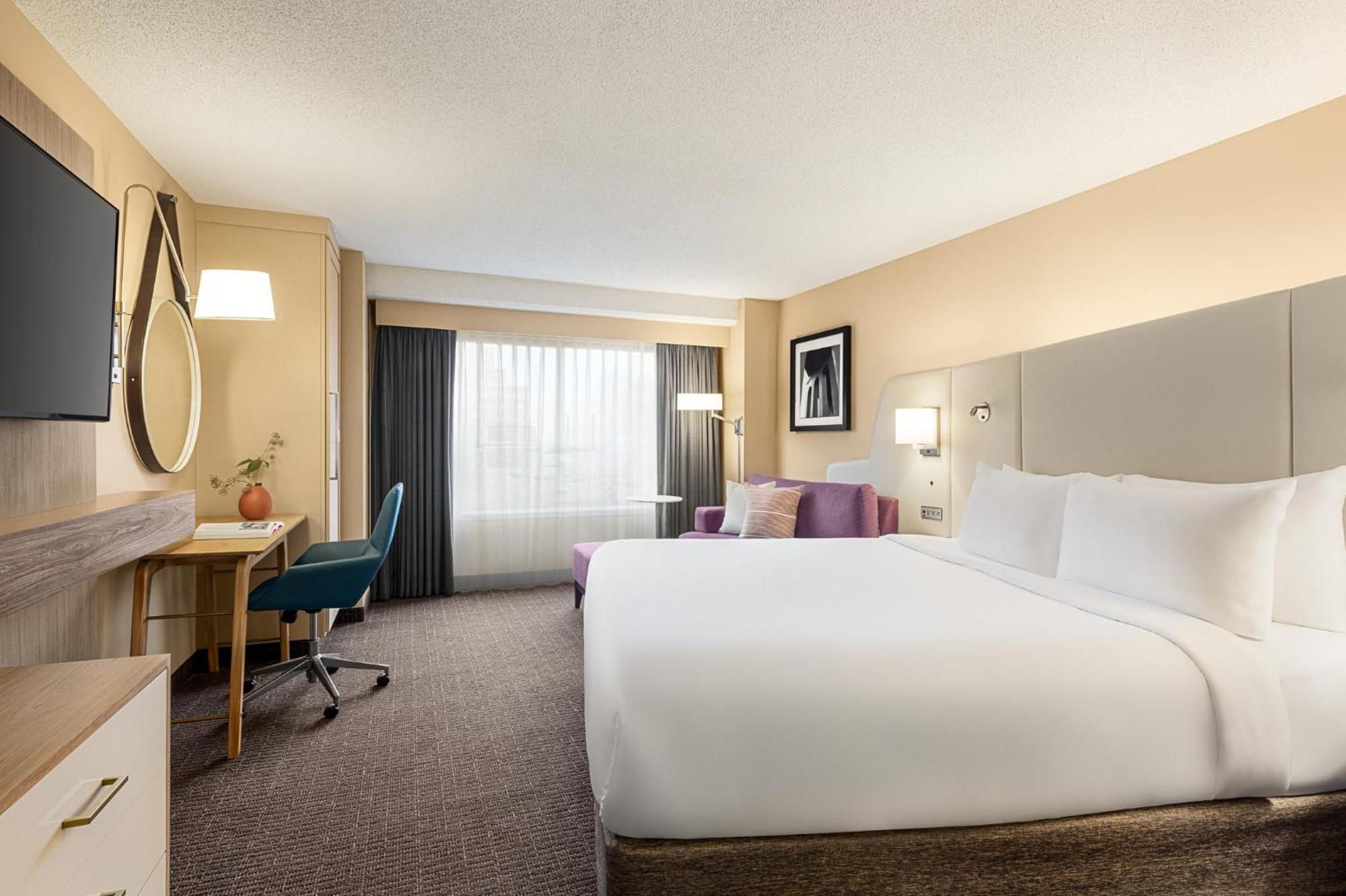 Standard King Room with Mobility Accessible Roll-In Shower