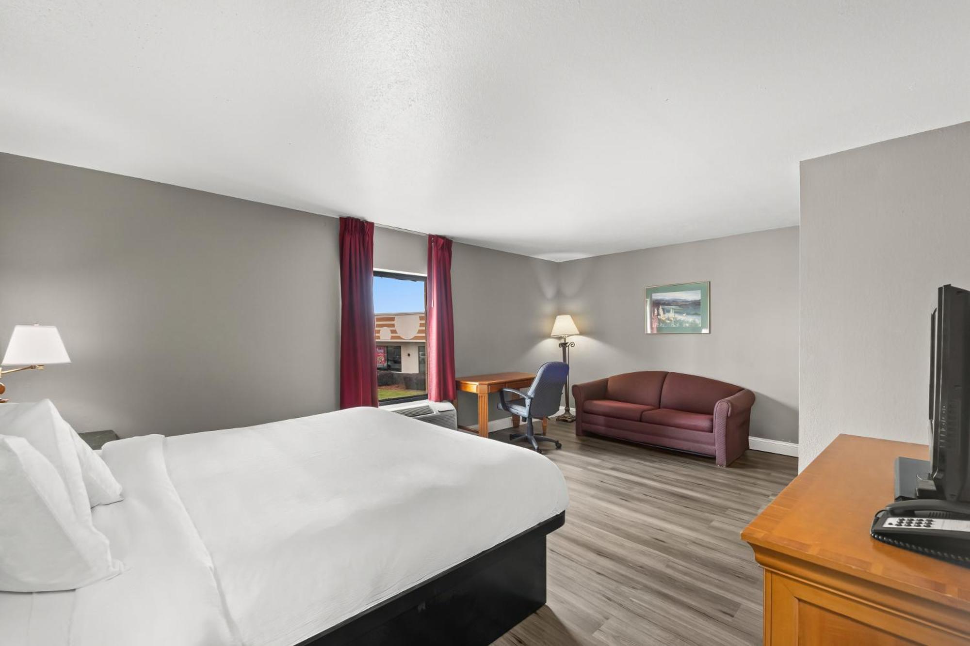 Deluxe King Suite,1672571153:JPEG