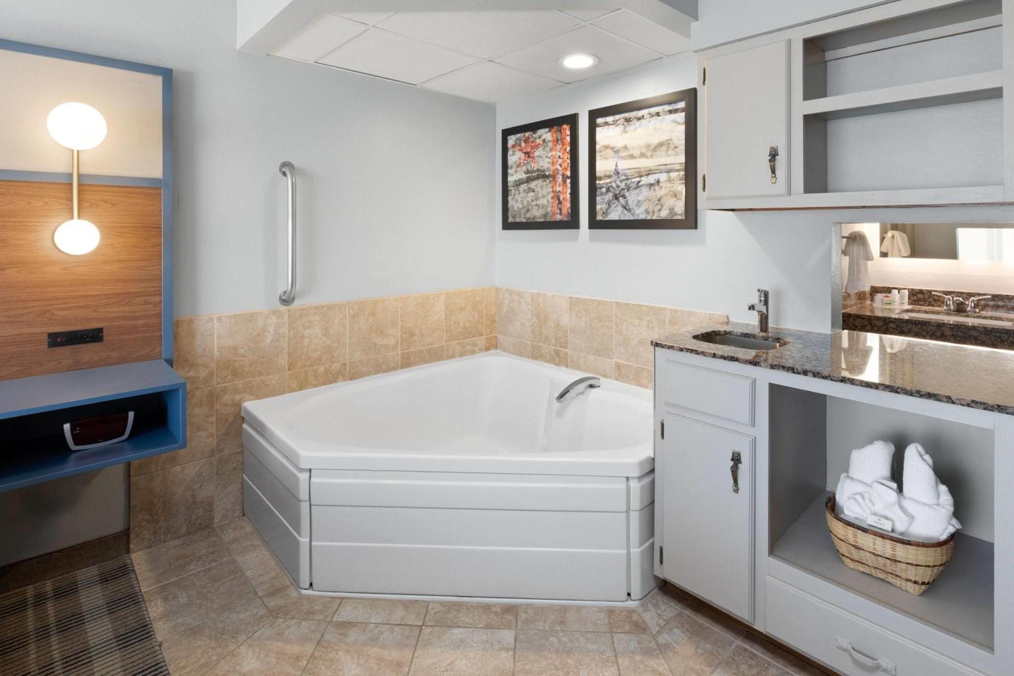 Deluxe King Studio Suite - Non-Smoking,1674721277:JPEG