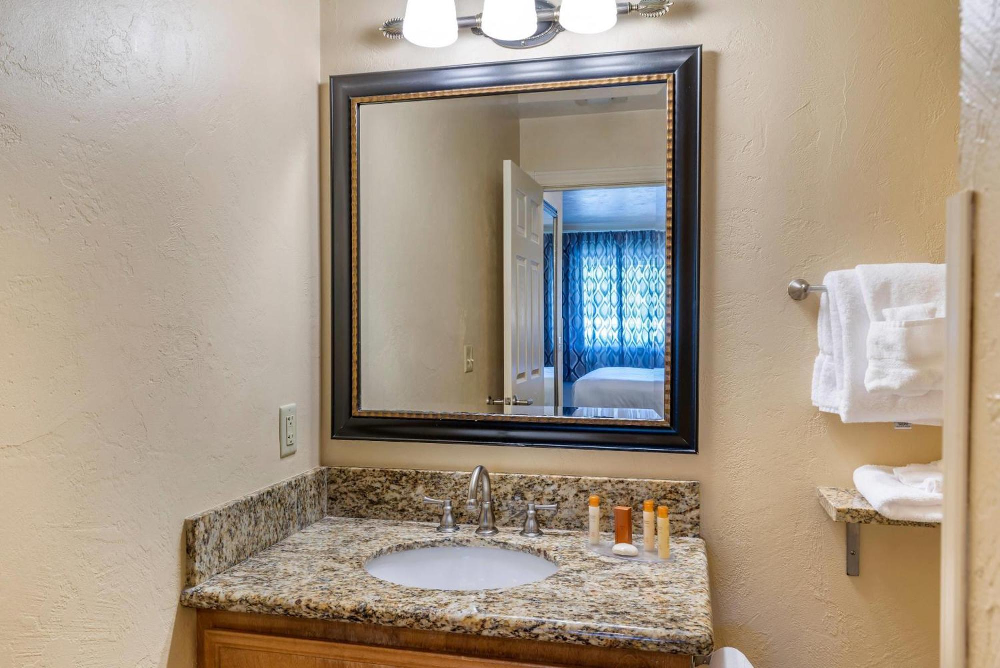 Standard King Room - Non Smoking,1679586743:JPEG