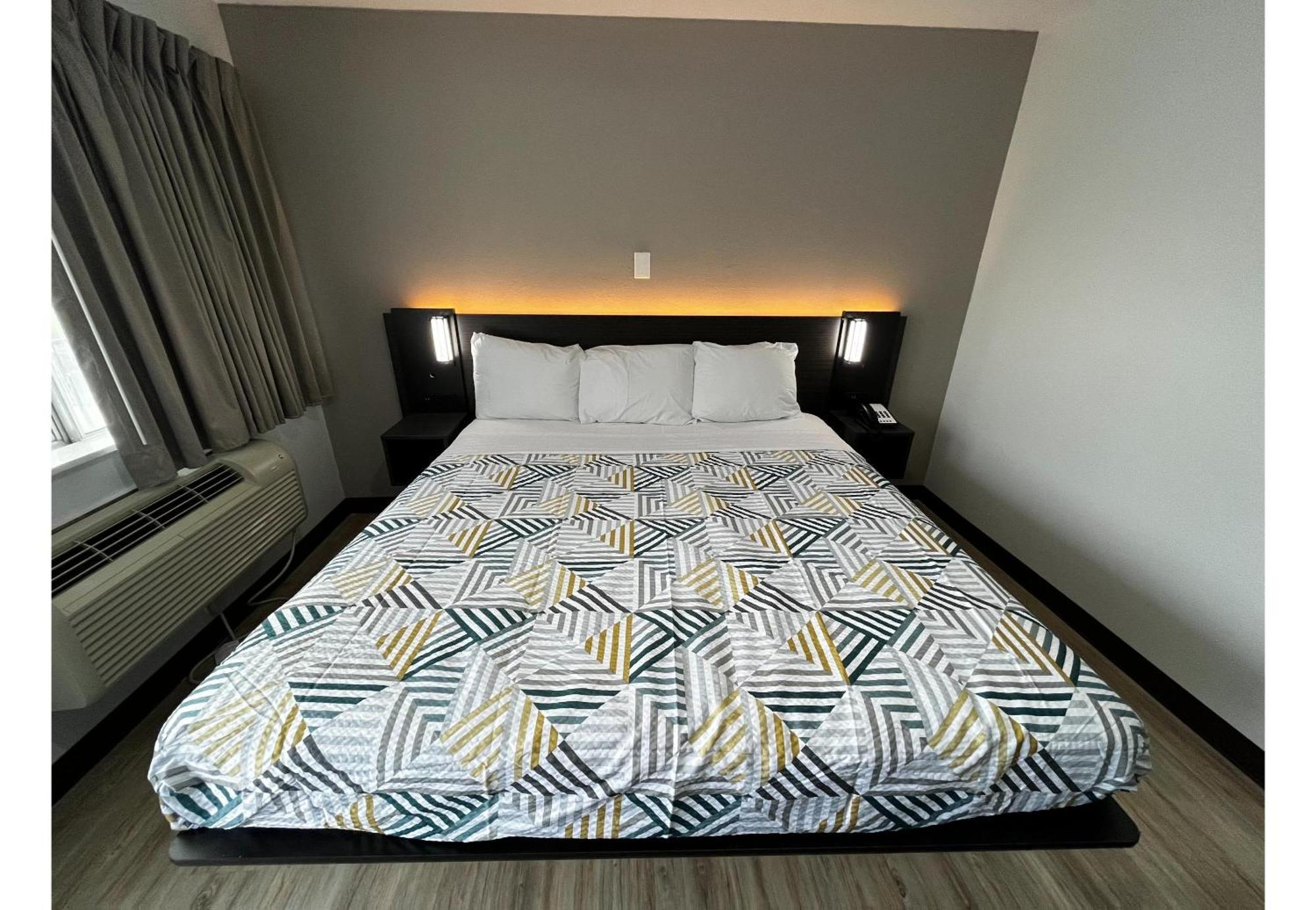 Deluxe King Room - Smoking,1685070445:JPEG