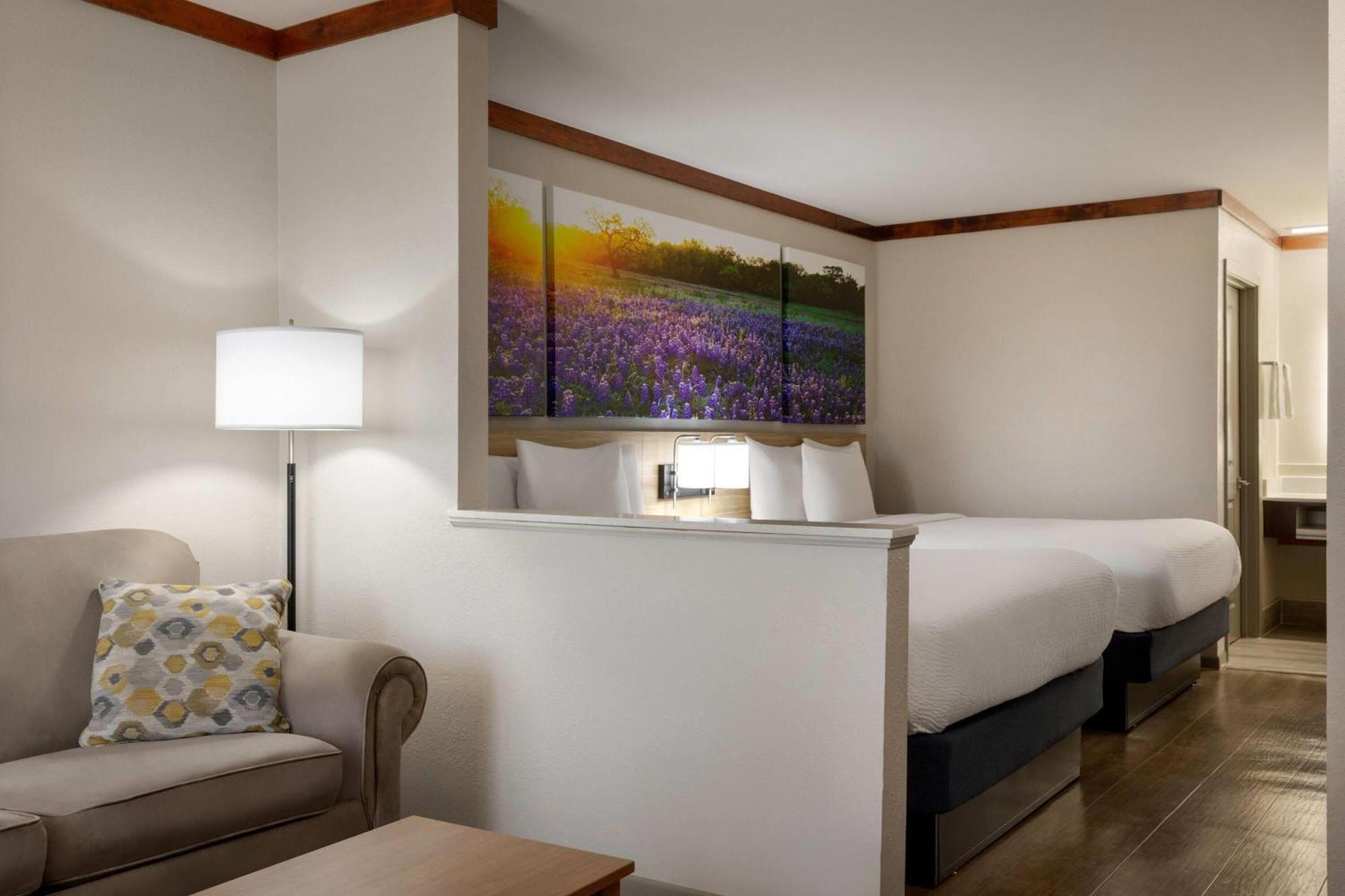 One-Bedroom Suite with Two Queen Beds - Non-Smoking,1685096983:JPEG