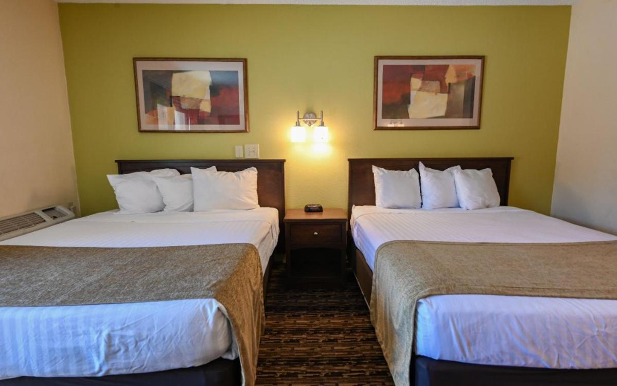 2 Queen Beds