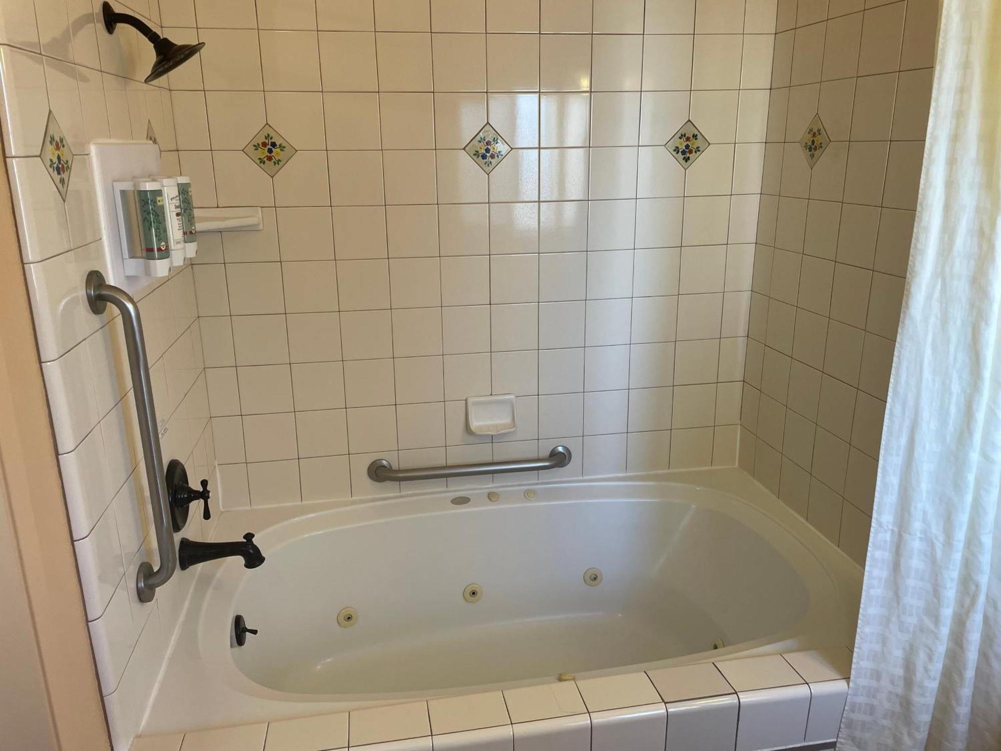 Larger King Room with Spa Bath, Fireplace and Sofa Bed - Non-Smoking,1693286235:JPEG