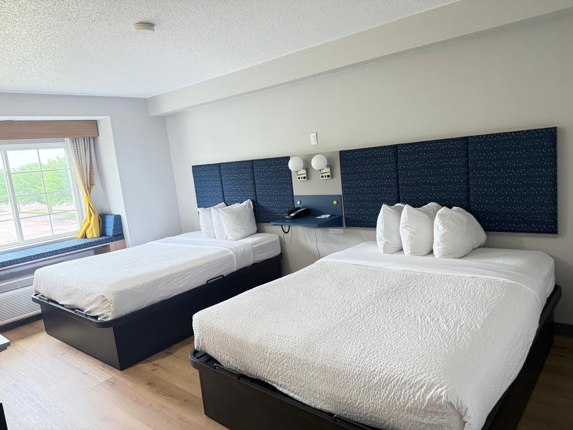 Queen Room - Mobility Access/Non-Smoking