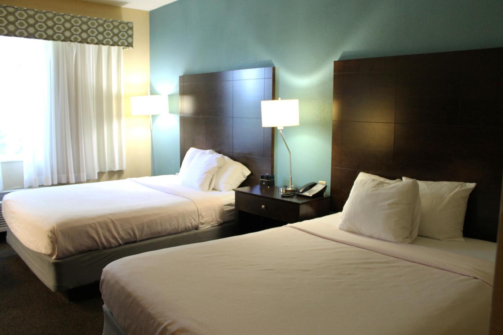 Queen Room with Two Queen Beds - Hearing Impaired Access/Non-Smoking,1694538023:JPEG