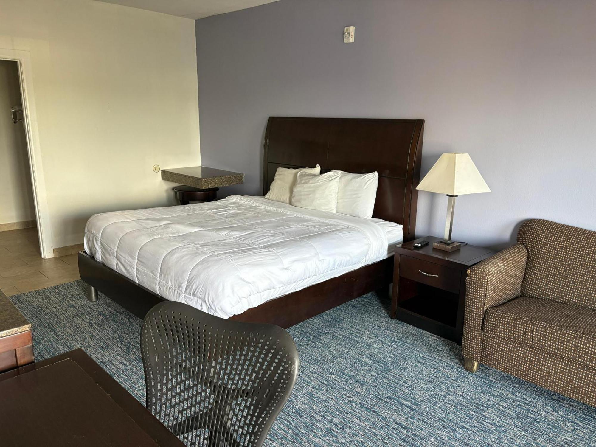 King Bed with Kitchenette