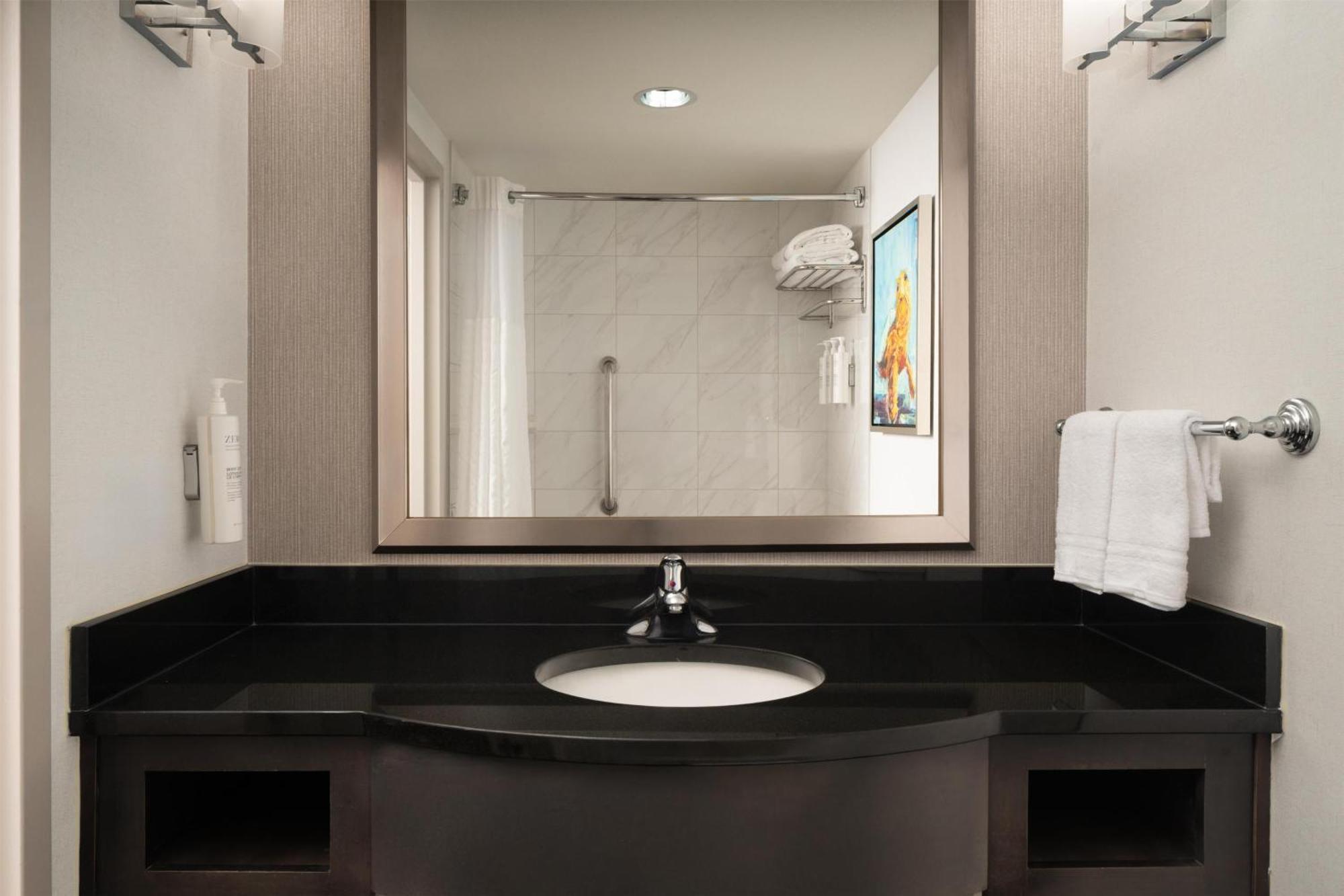 Queen Room with Two Queen Beds,1698000904:JPEG