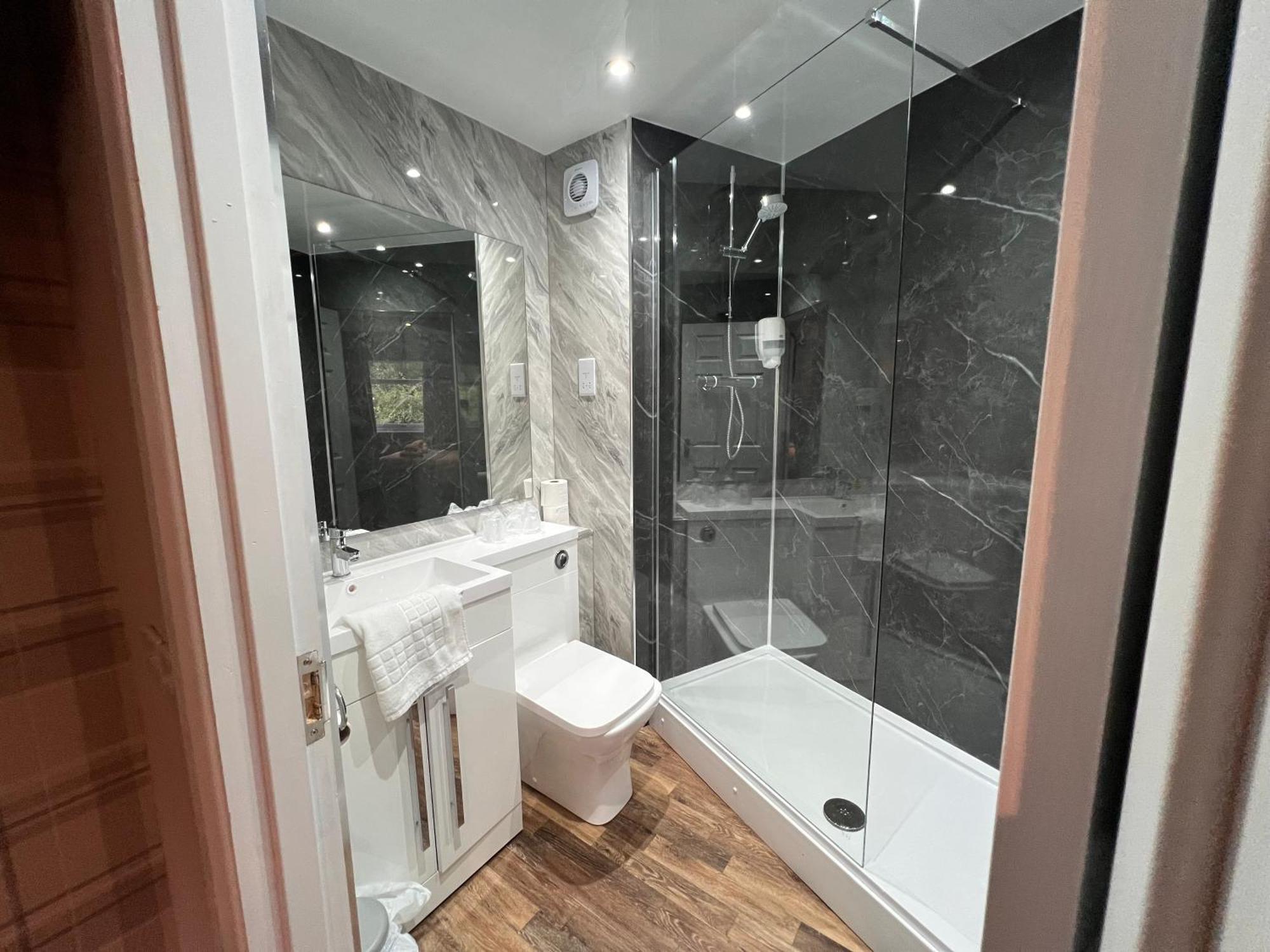 Deluxe Family Room,1698854442:JPEG