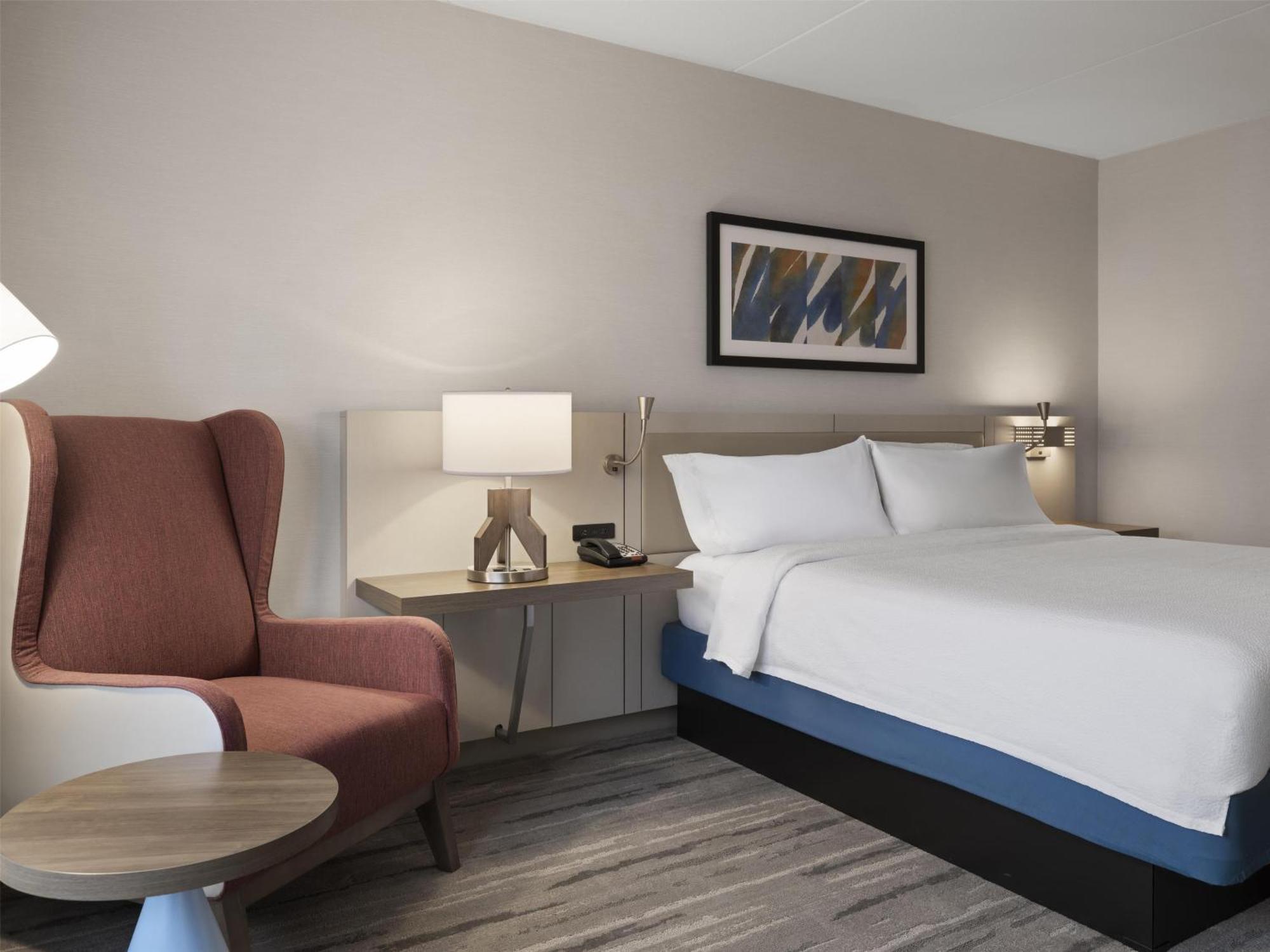 King Room with Roll-In Shower - Mobility Access,1703569868:JPEG
