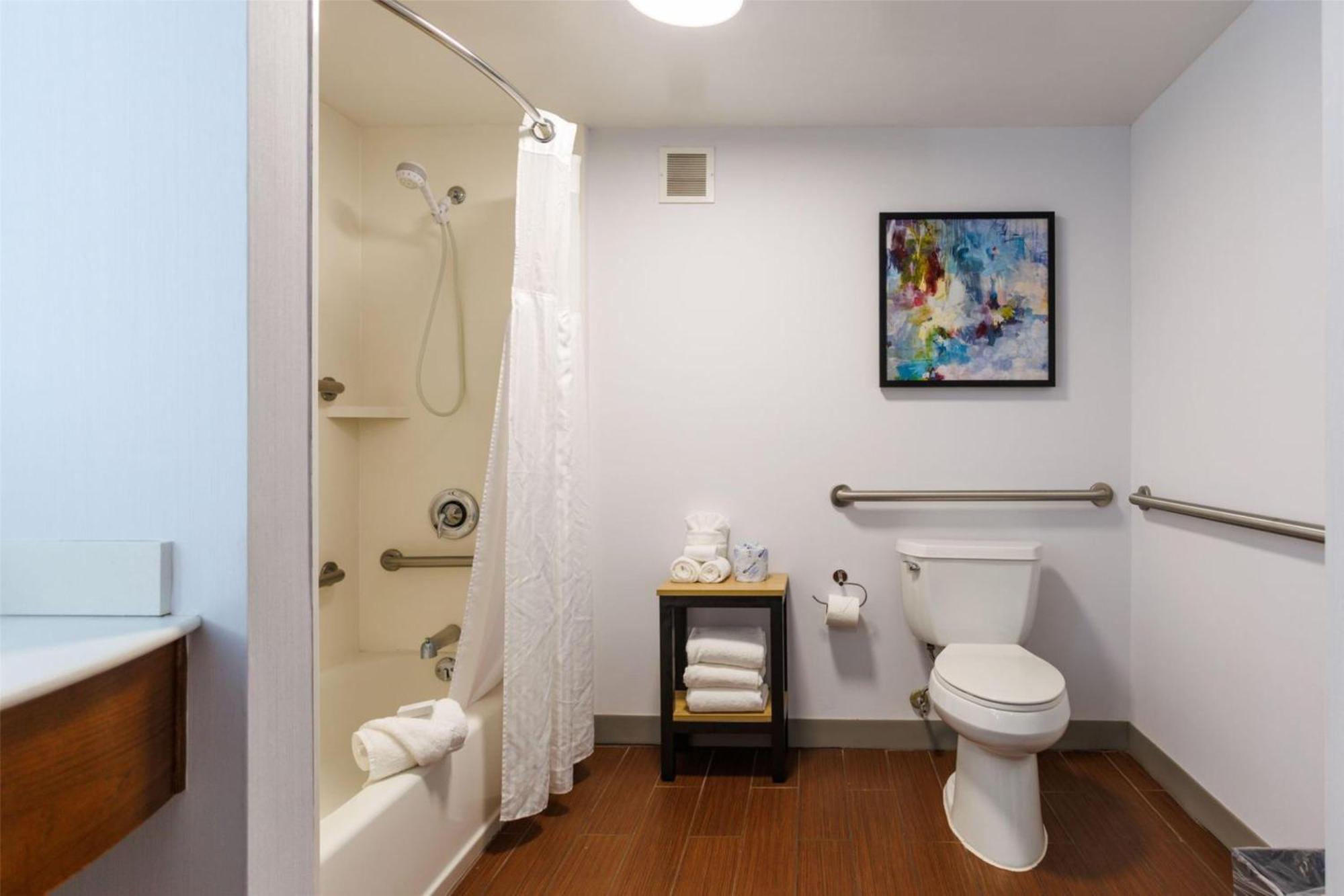 Double Room with Bath Tub - Mobility/Hearing Accessible