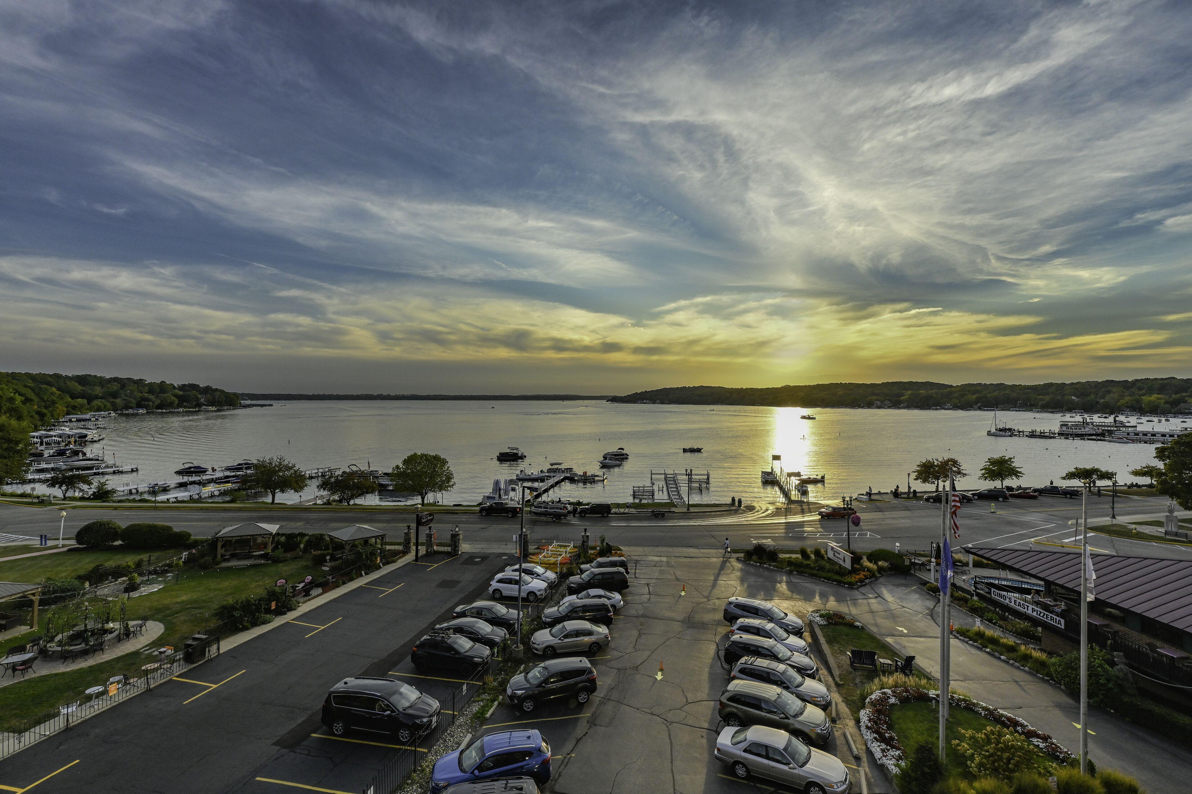2 Queen Beds Lakeview Upper Floor Balcony 3rd 5th Floor unobstructed view,1341849089:JPEG