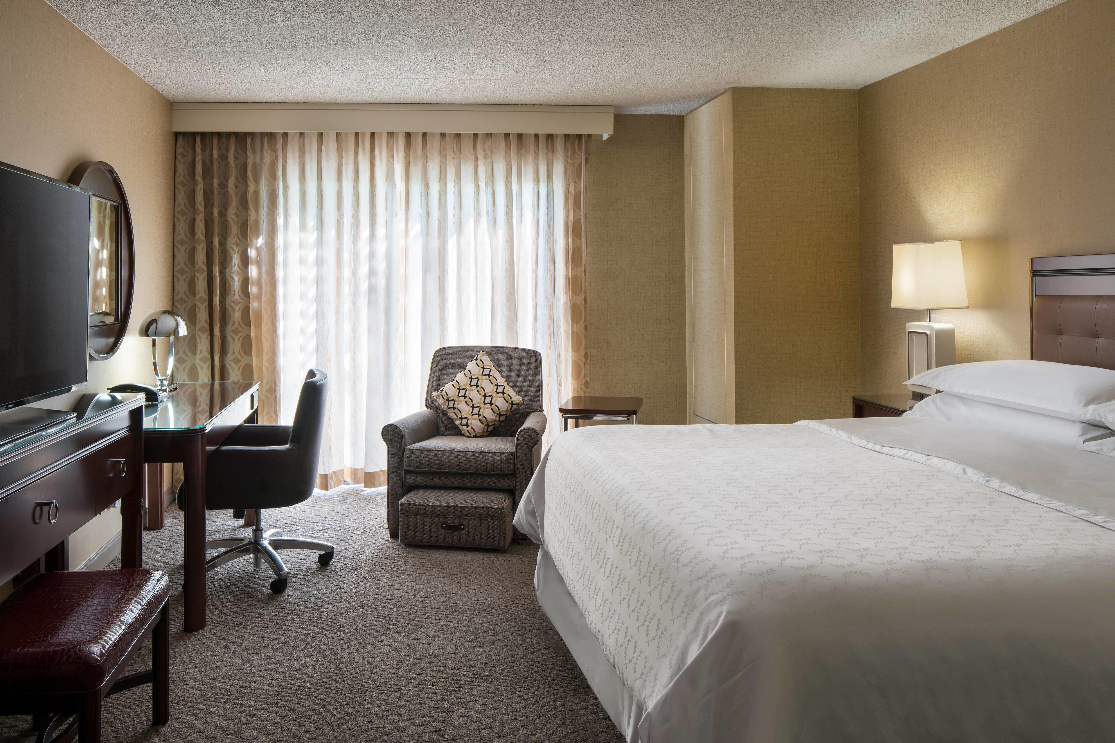 Traditional King Room - Hearing Accessible