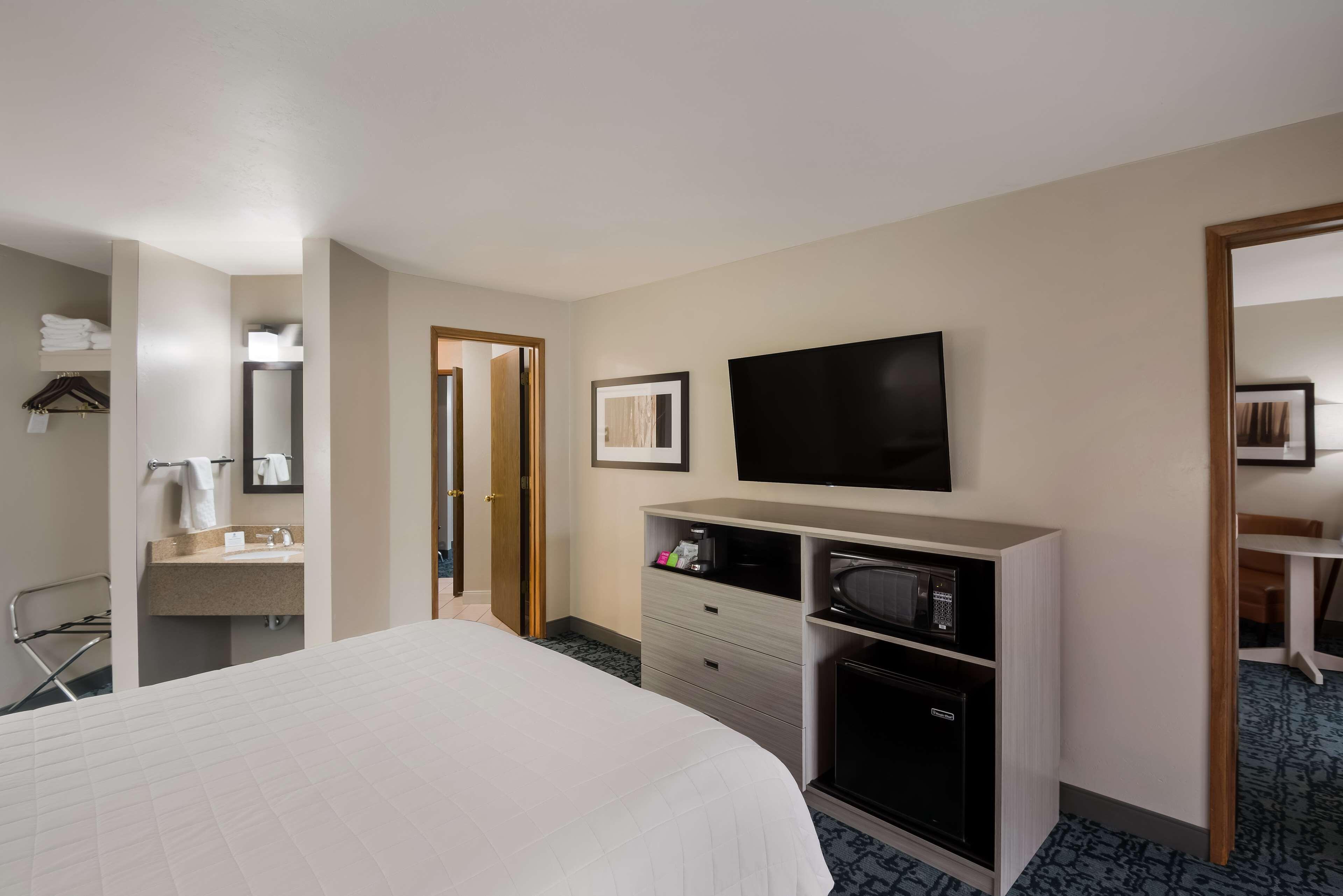 Superior Quadruple Suite with Balcony - Non-Smoking,1356968834:JPEG