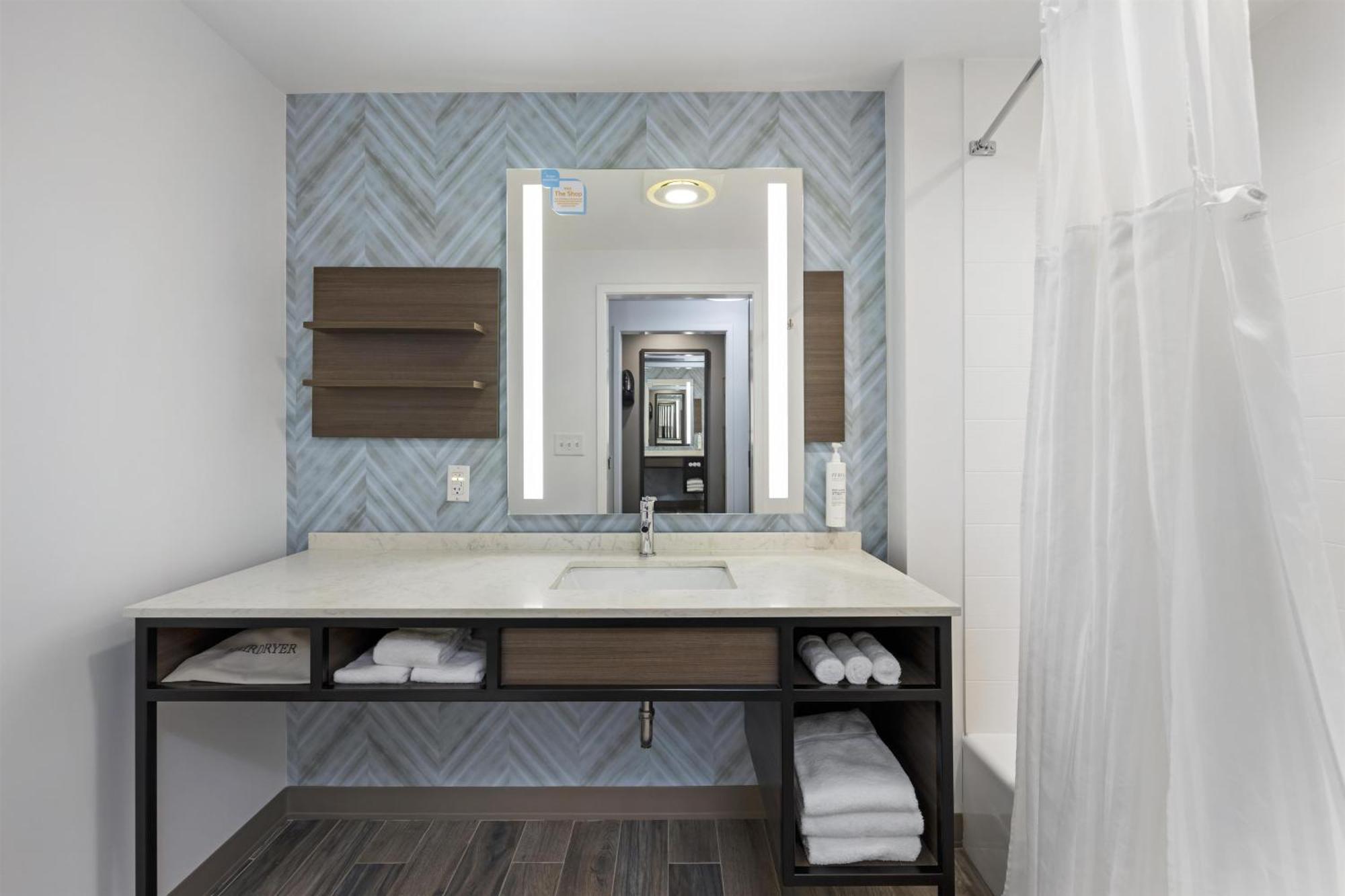 Queen Room with Two Queen Beds,1706957375:JPEG