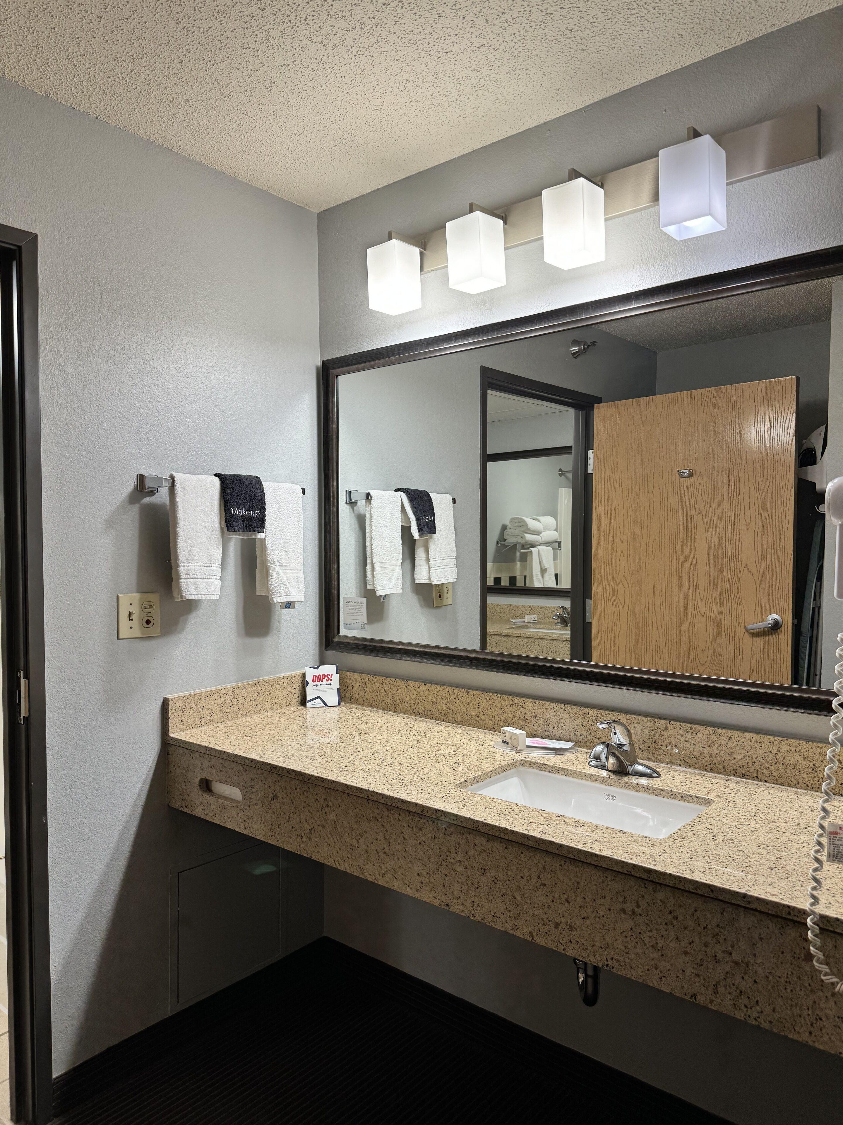 King Suite - Non-Smoking,1710009758:JPEG