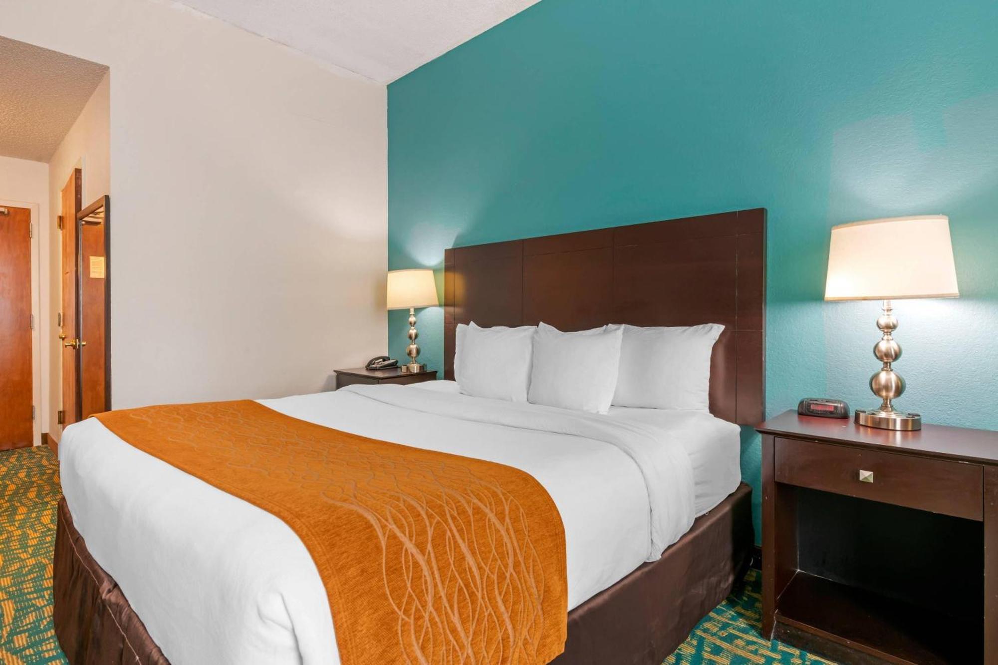 Queen Room - Accessible/Nonsmoking