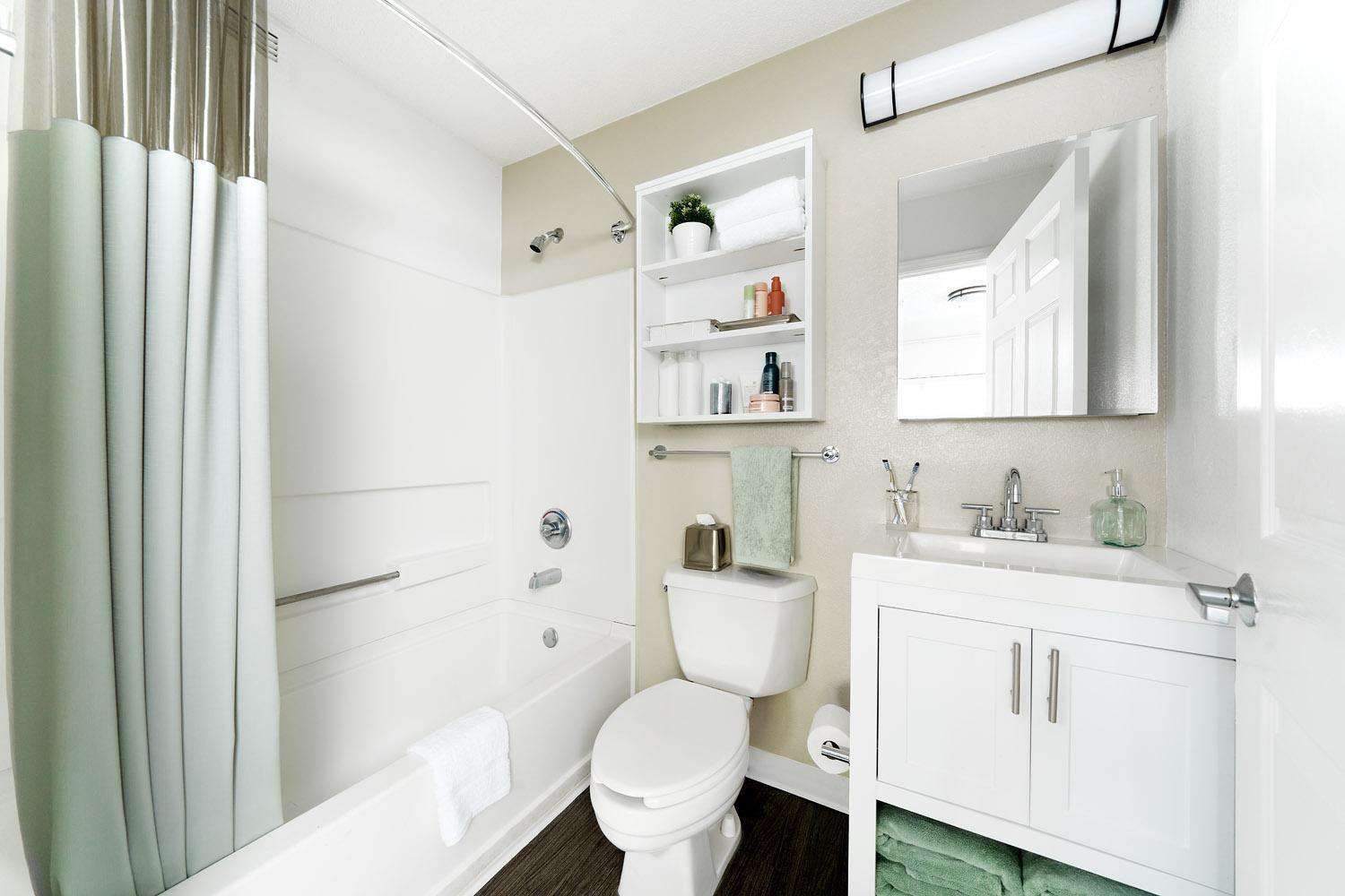 Premium - 1 Queen Bed Studio w/ Kitchen