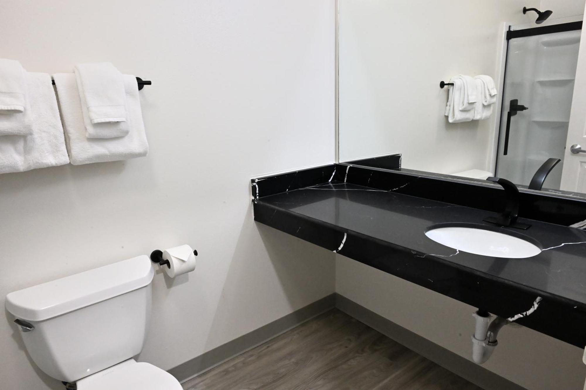 Deluxe Queen Room with Two Queen Beds,1717058805:JPEG