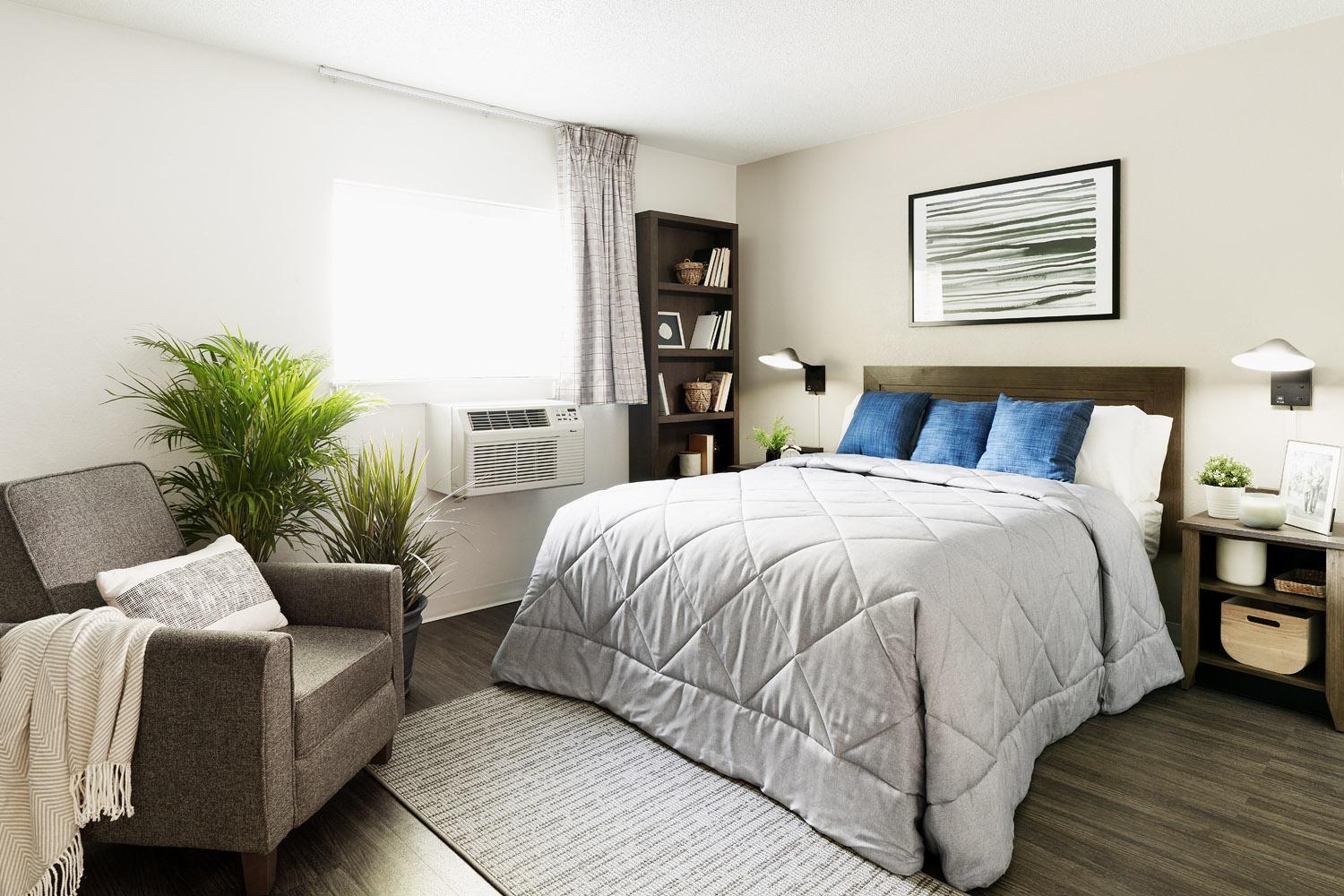Premium Fully Renovated -1 Queen Bed w/ 1 Sofa w/ Kitchen