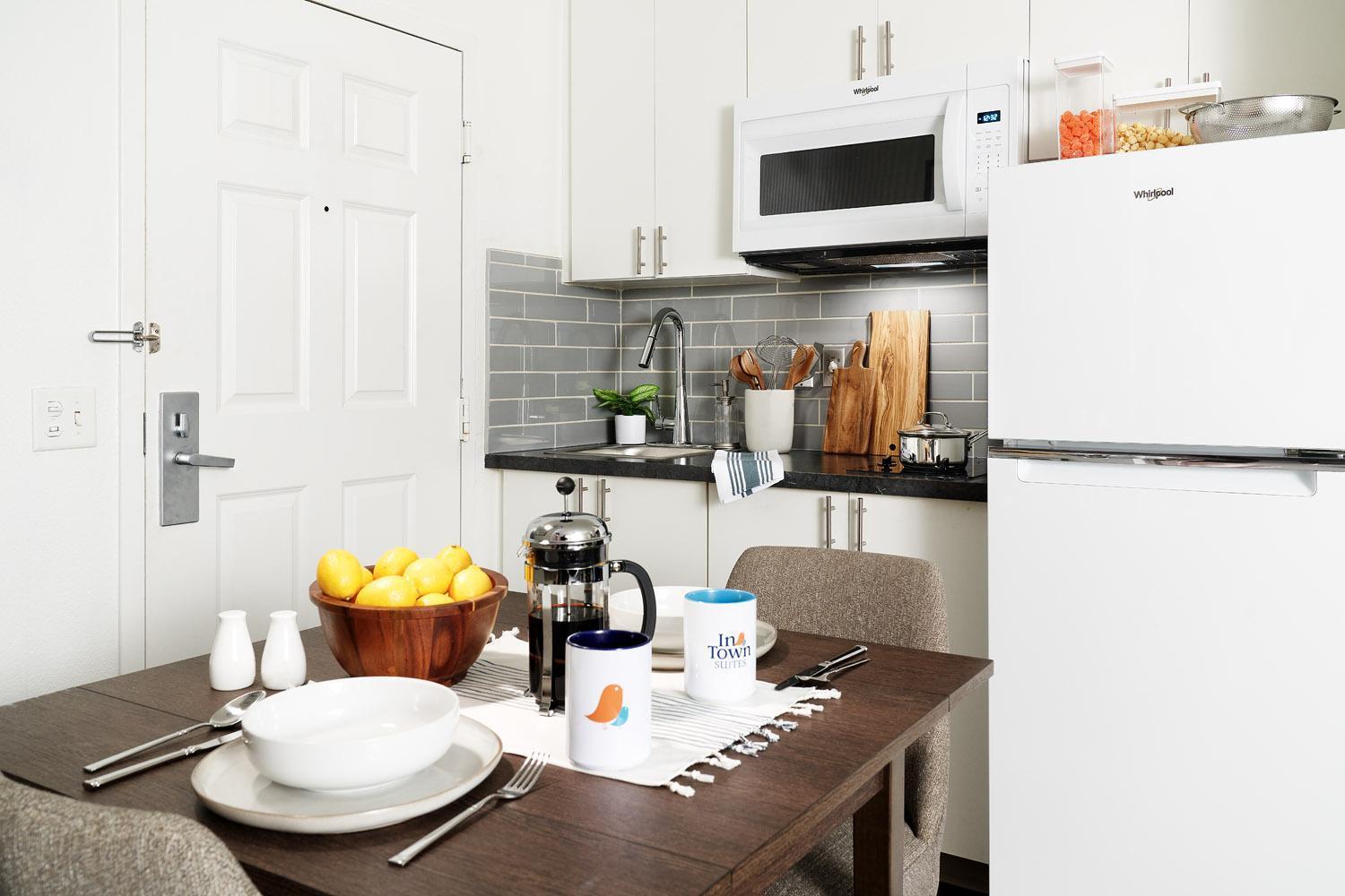 Premium Fully Renovated - 2 Full Bed w/ 1 Sofa w/ Kitchen