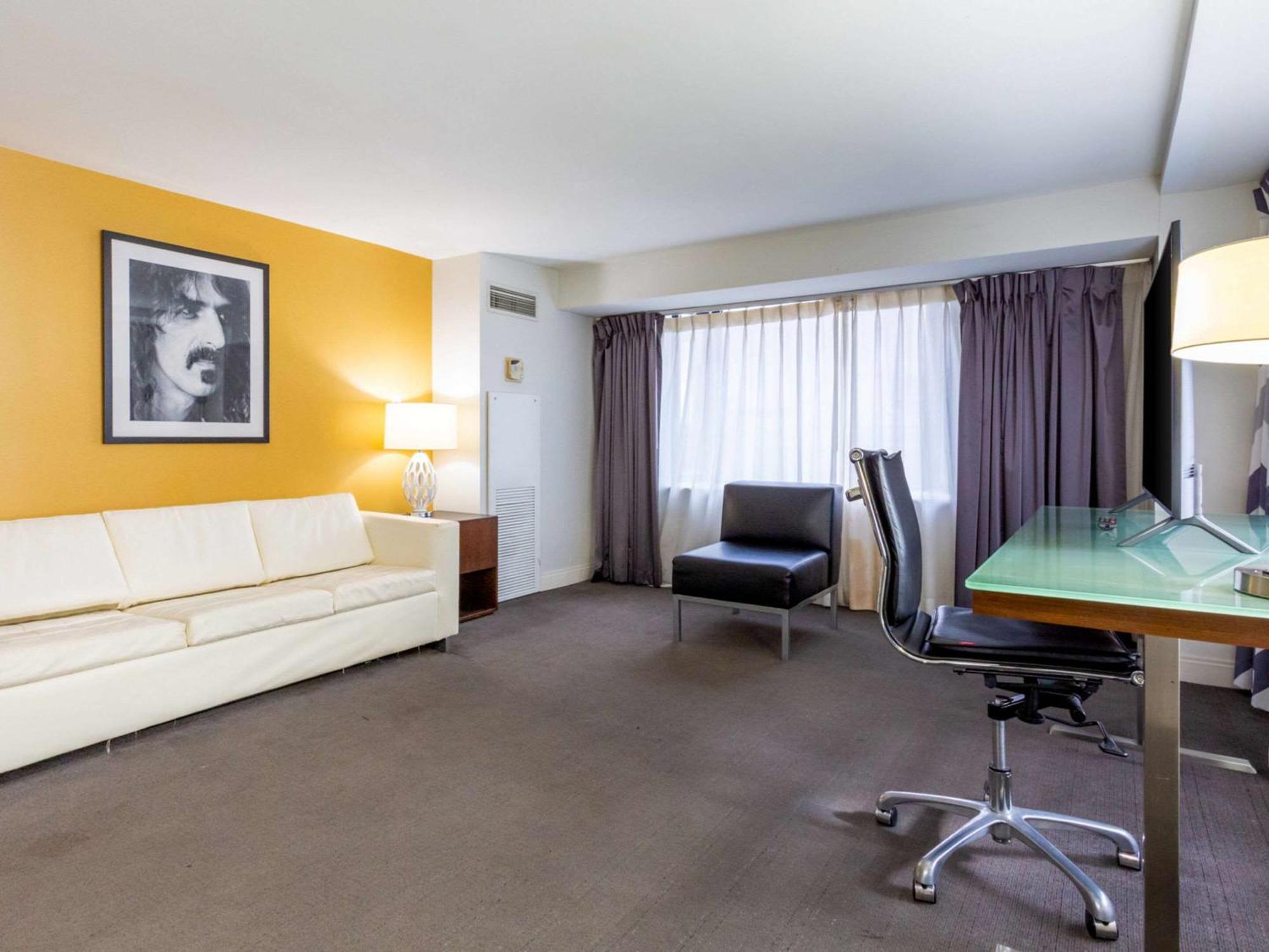 Queen Suite with Sofa Bed - Non-Smoking,1722894302:JPEG