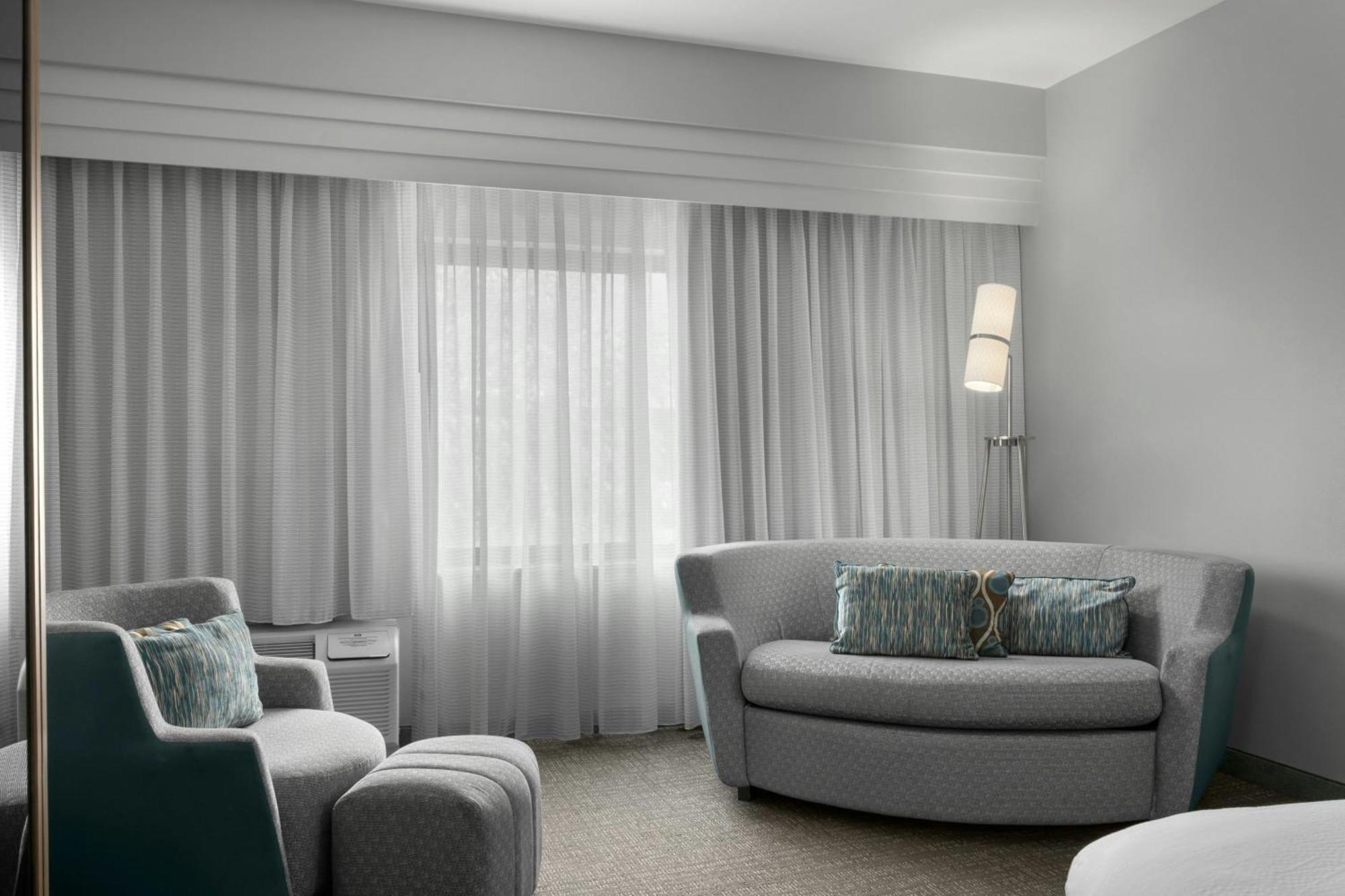 Large Queen Room with Two Queen Beds and Sofa Bed,1722915854:JPEG