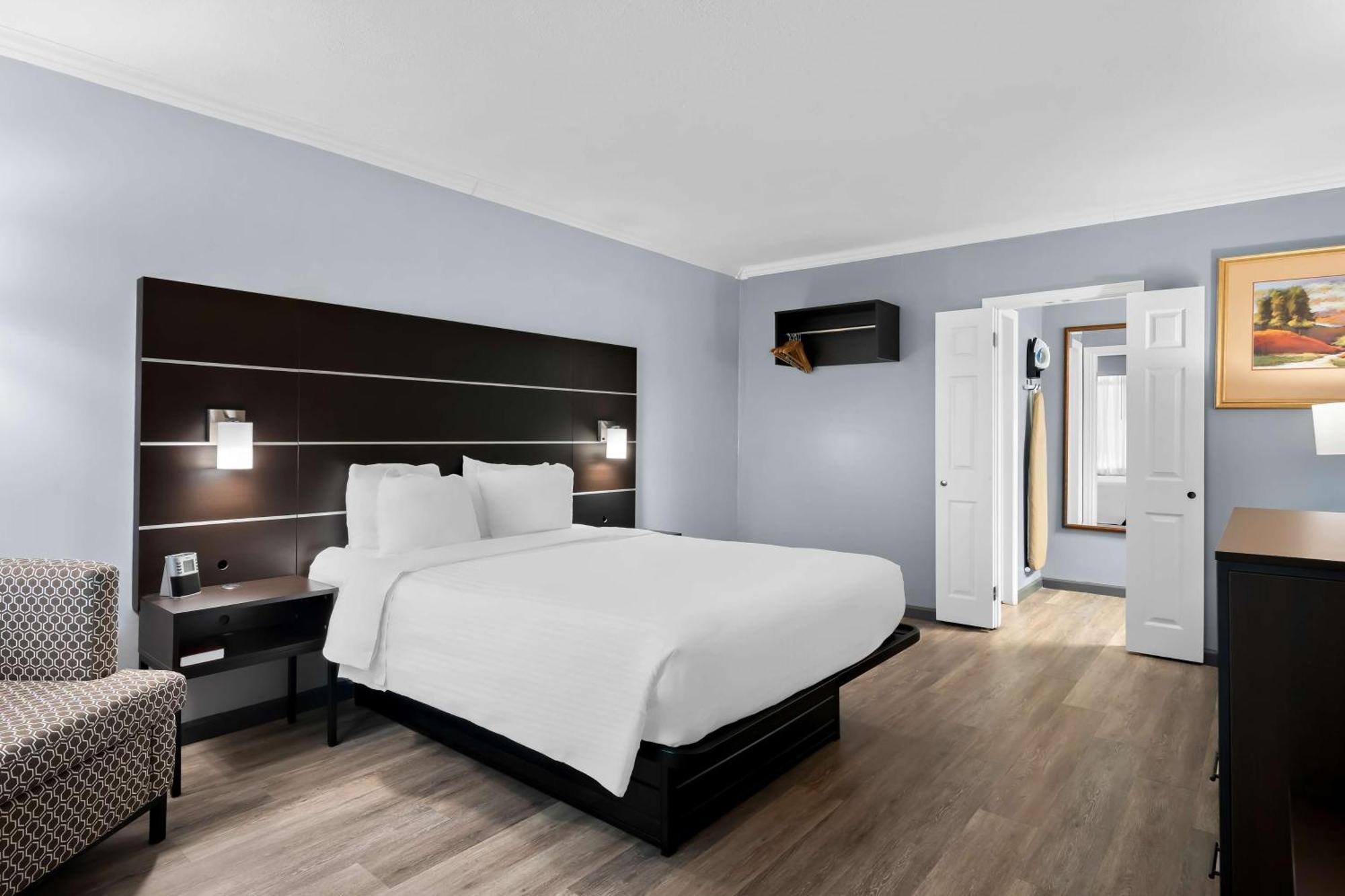 Business Queen Room - Non-Smoking,1722994830:JPEG