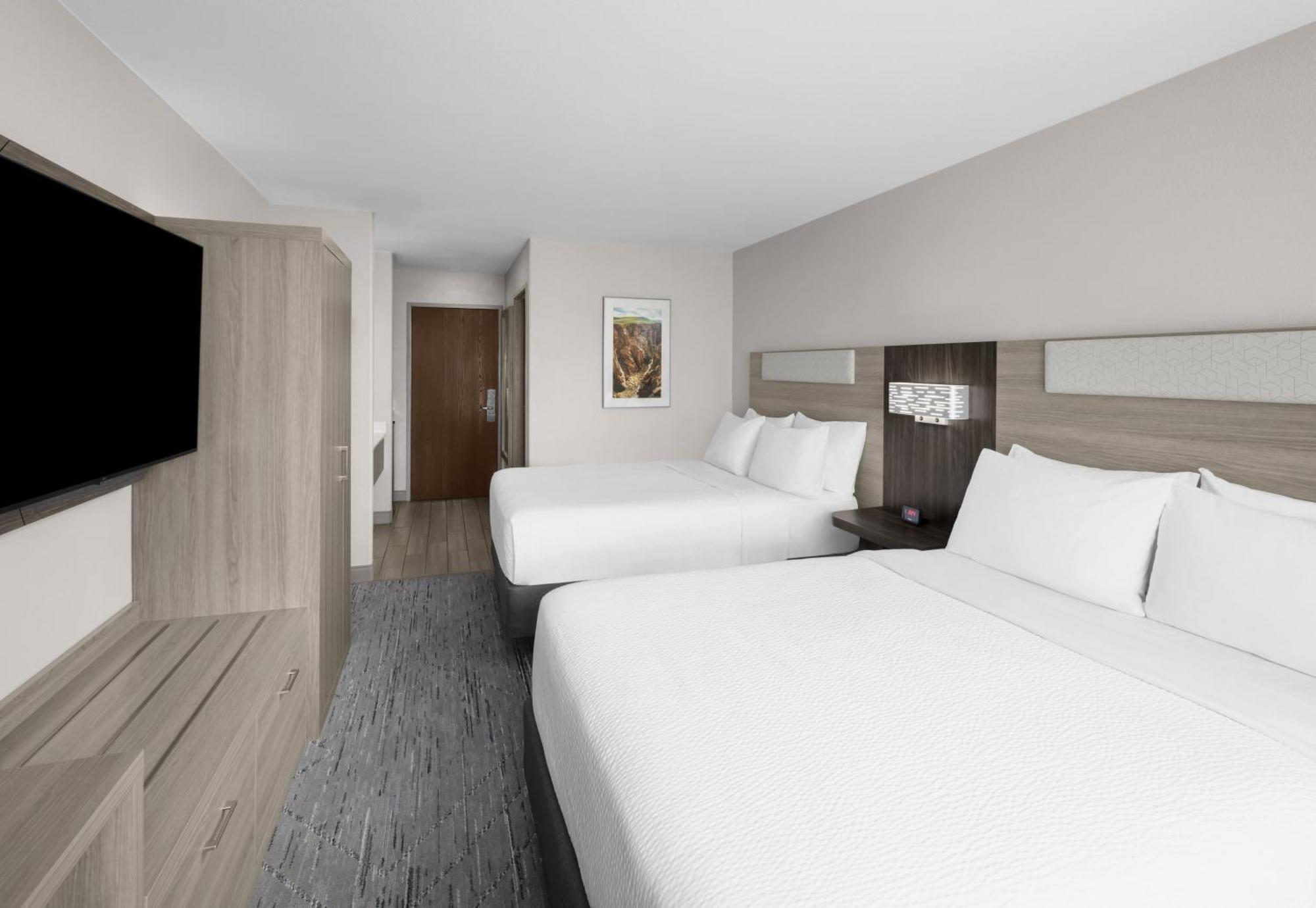 Standard Queen Room Two Queen Beds Pet Friendly,1742775397:JPEG