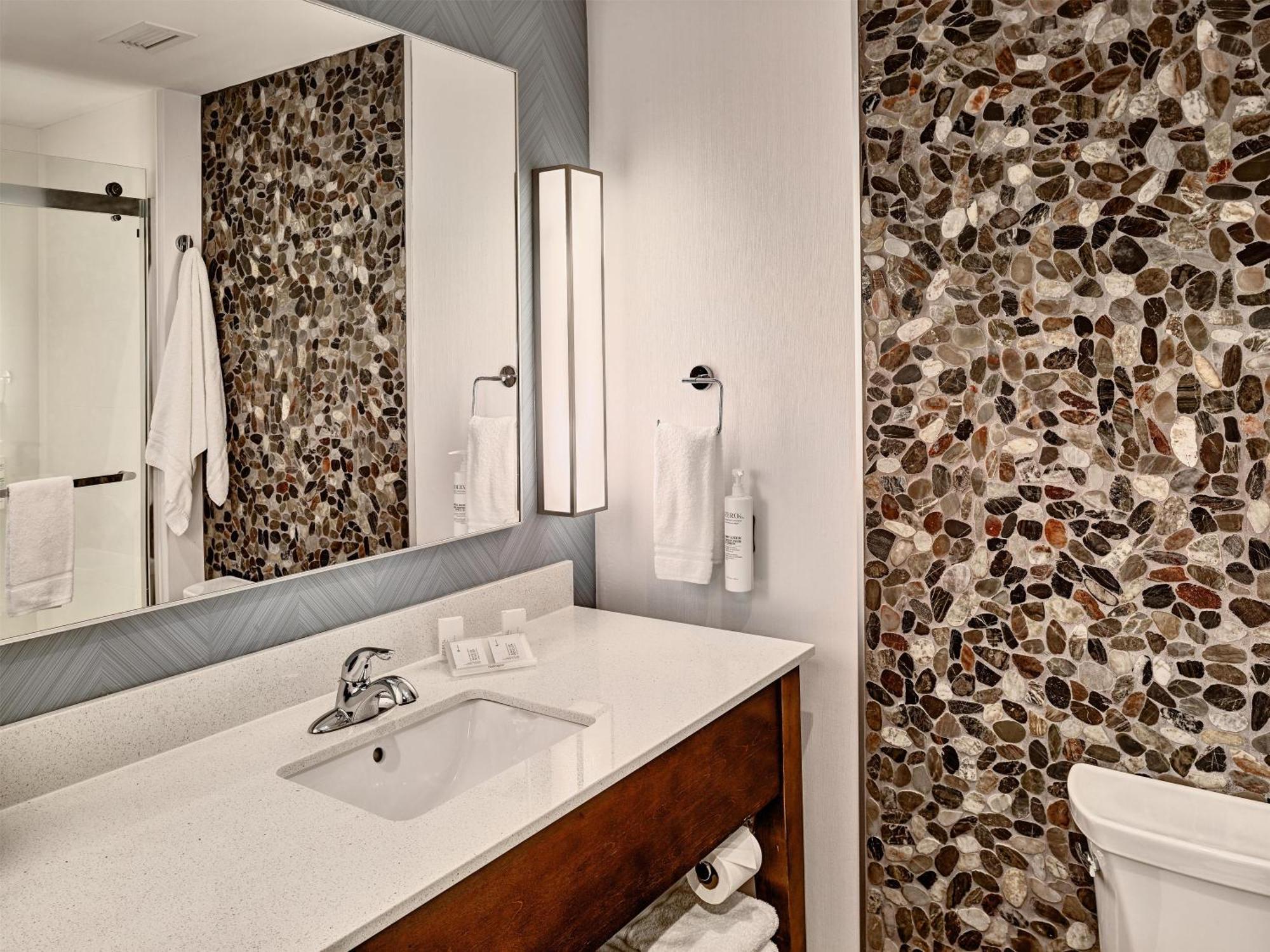 Deluxe King Room with Fireplace and balcony,1743019018:JPEG