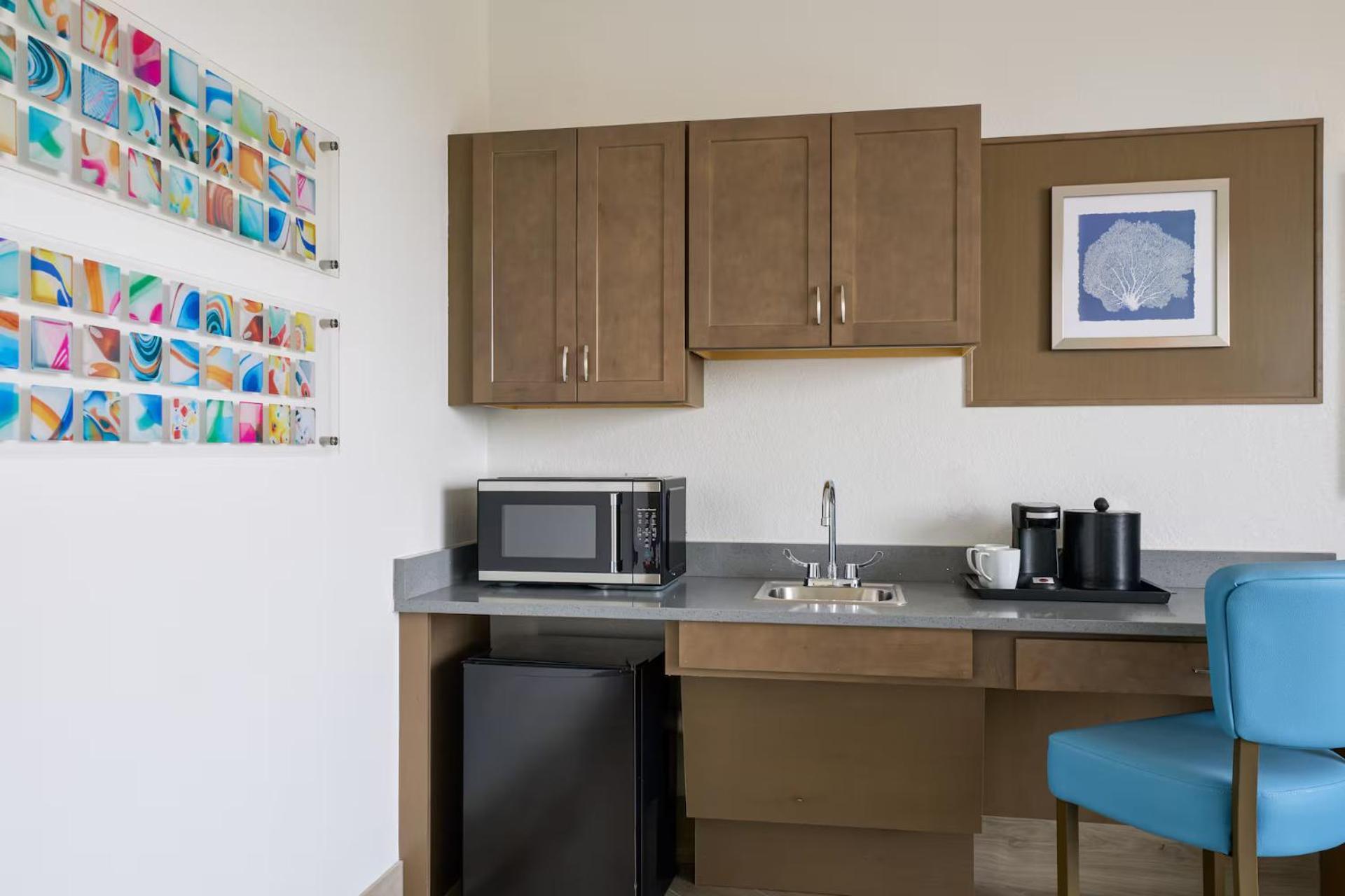 One-Bedroom Queen Suite with Two Queen Beds and Tub - Mobility/Hearing Accessible