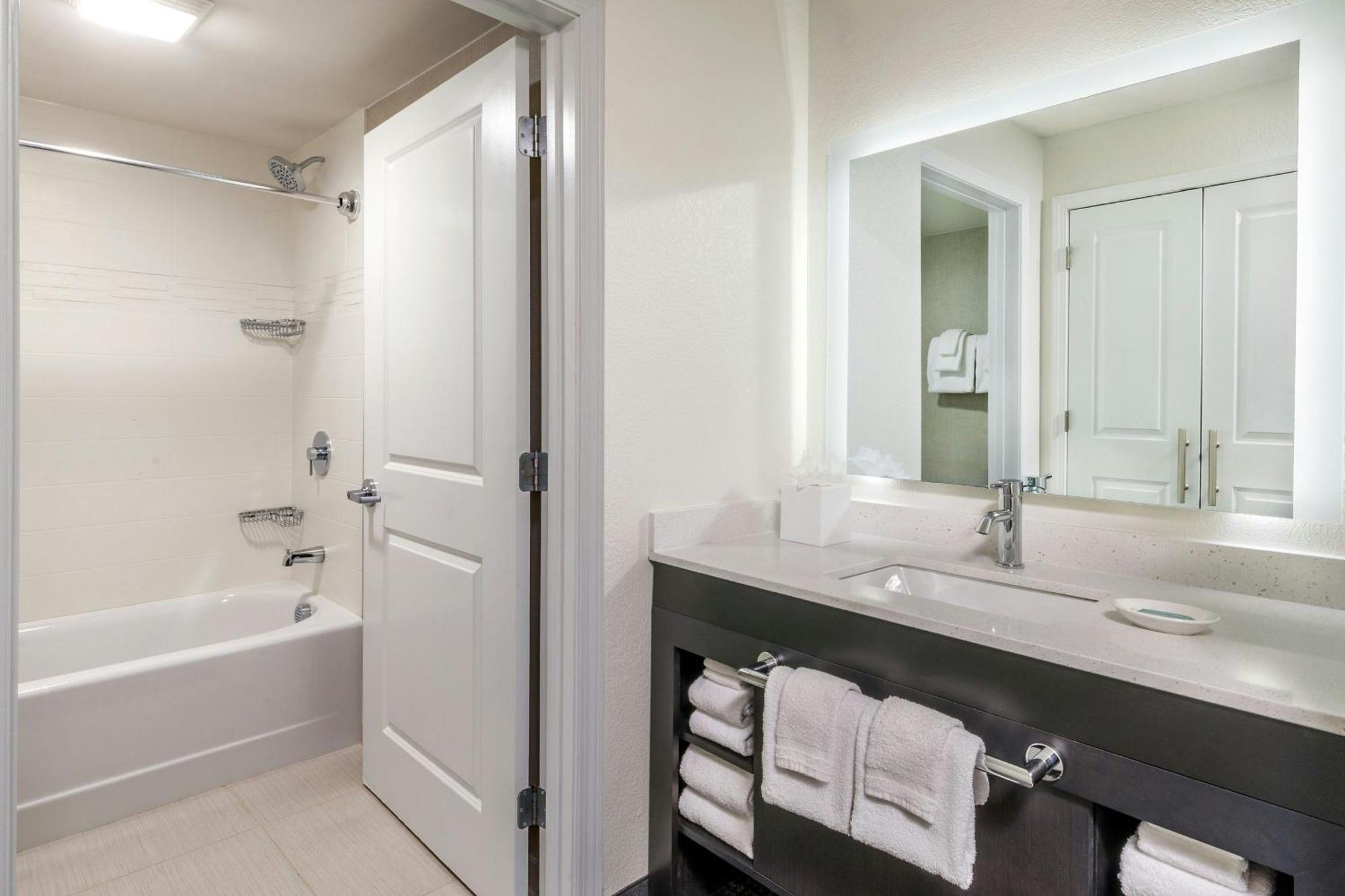 King Studio with Sofa Bed and Adapted Tub - Mobility and Hearing Accessible,1742706109:JPEG