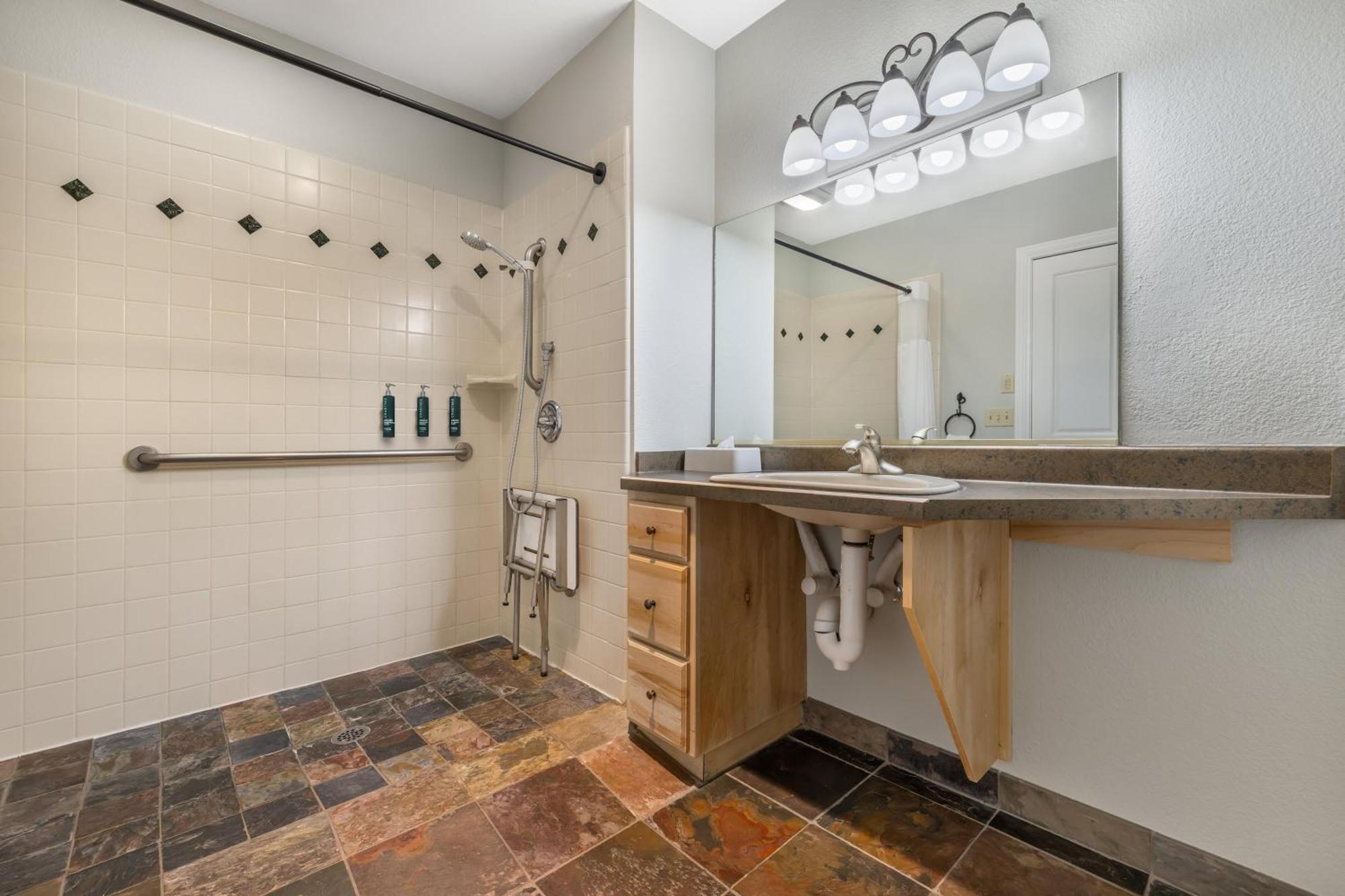 King Studio Roll Shower,1742715851:JPEG