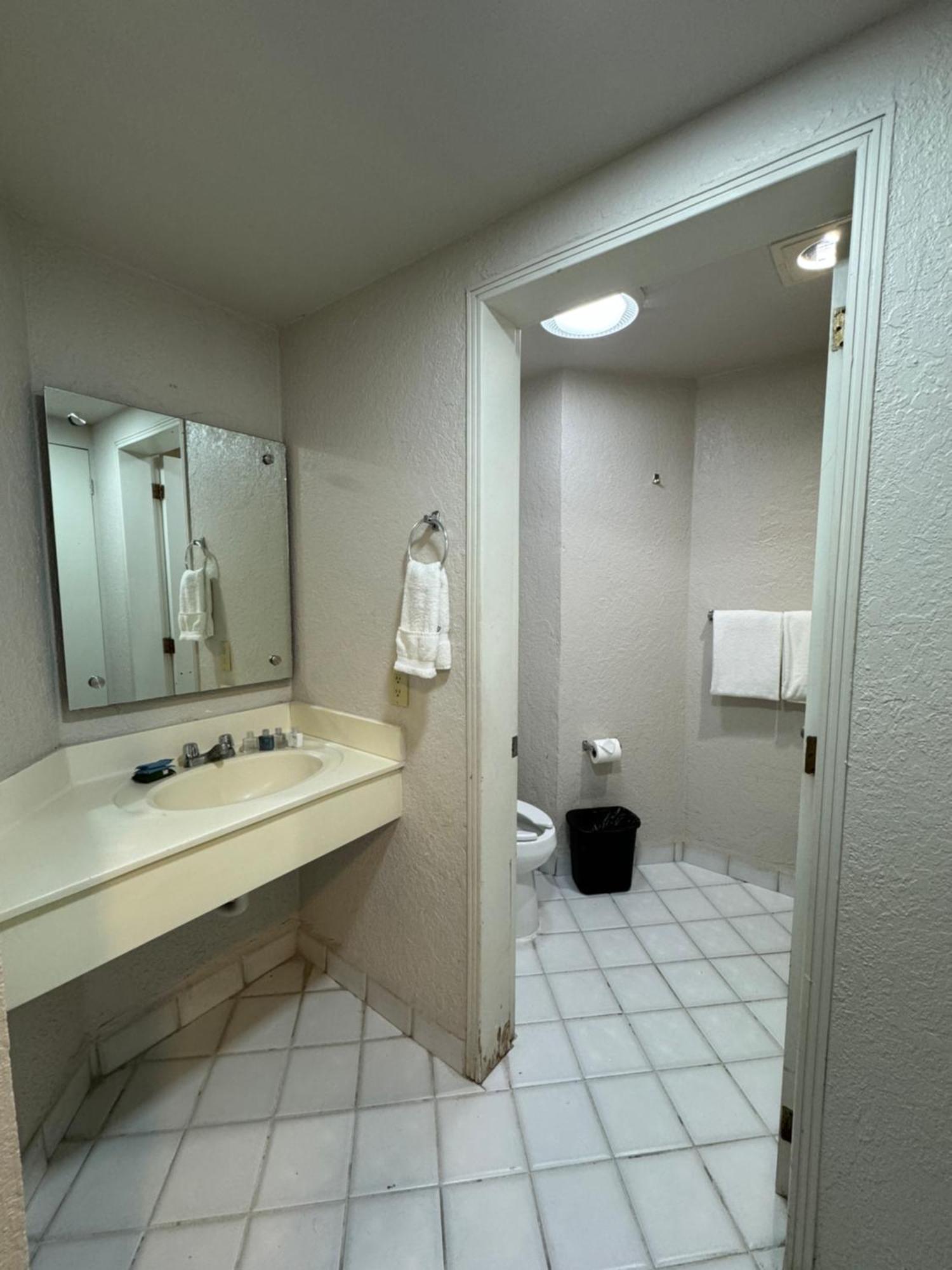 Single Room,1742785570:JPEG