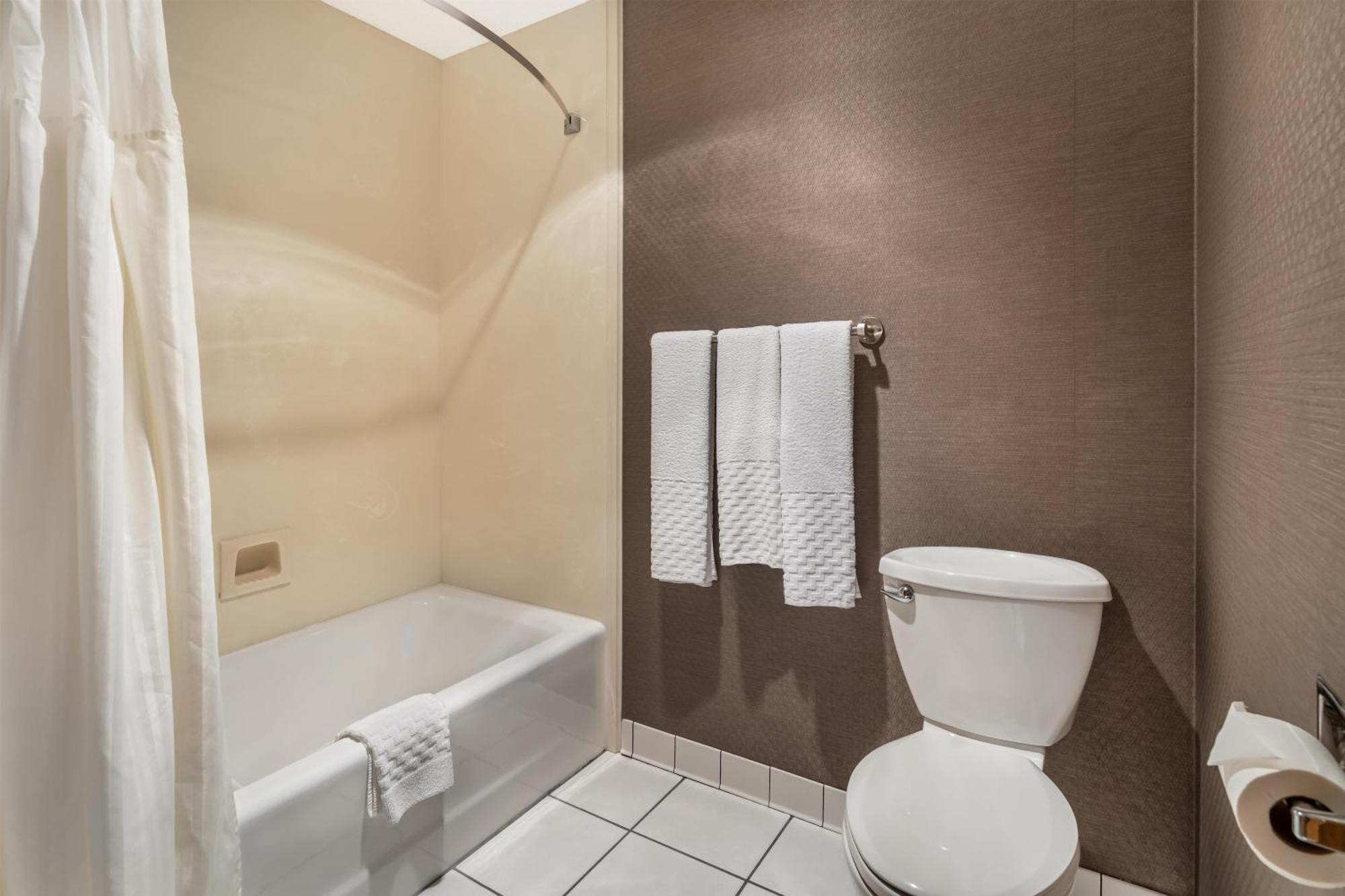 King Suite with Kitchen - Non-Smoking,1742877133:JPEG