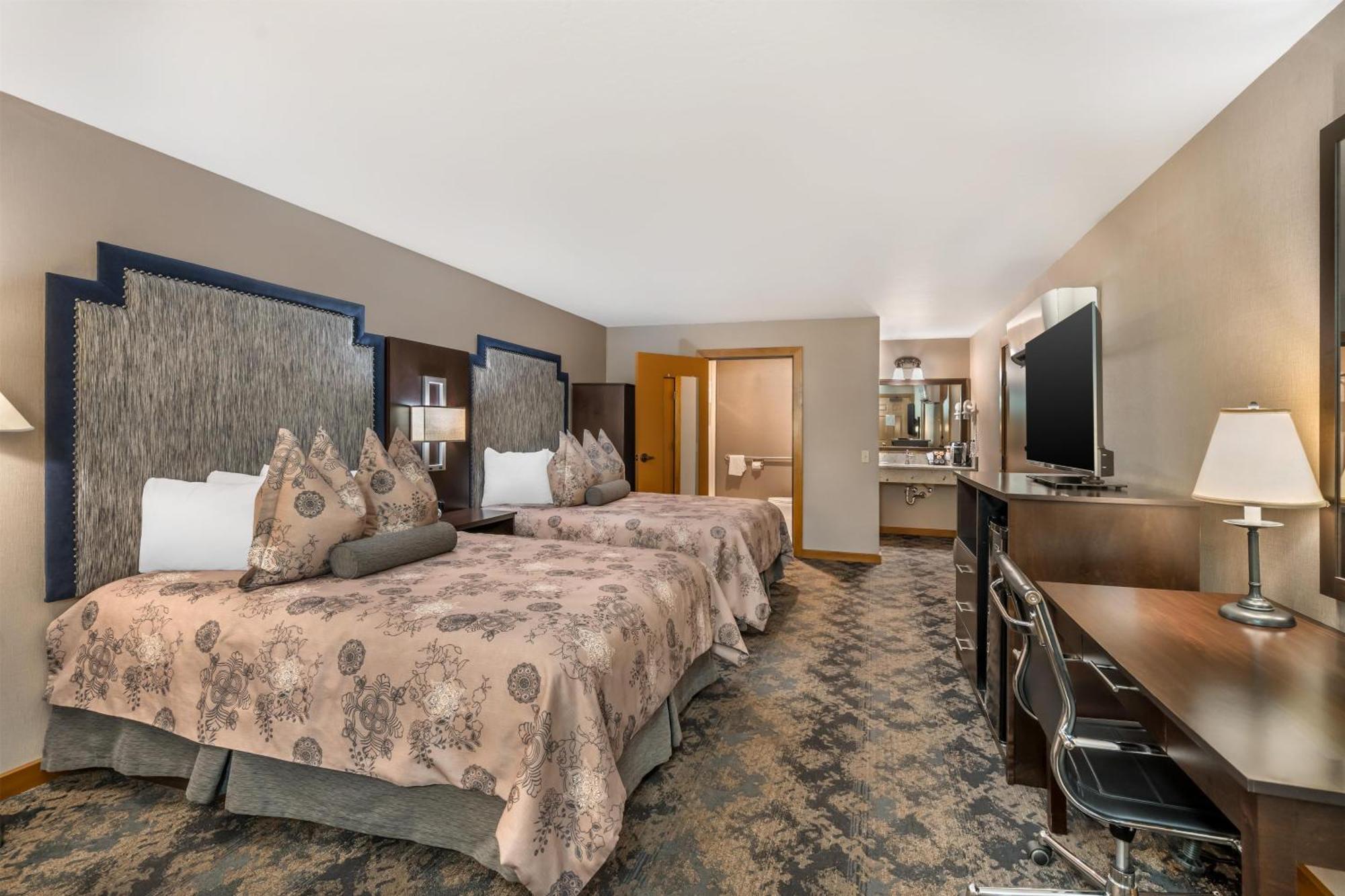 Queen Room with Two Queen Beds with Roll-In Shower - Mobility Access,1742877134:JPEG