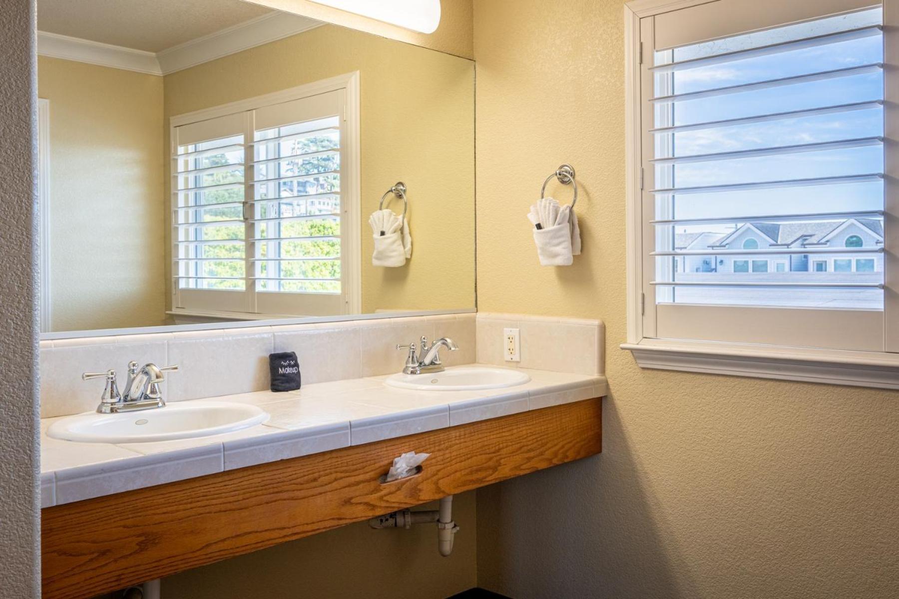 King Room,1758313735:JPEG