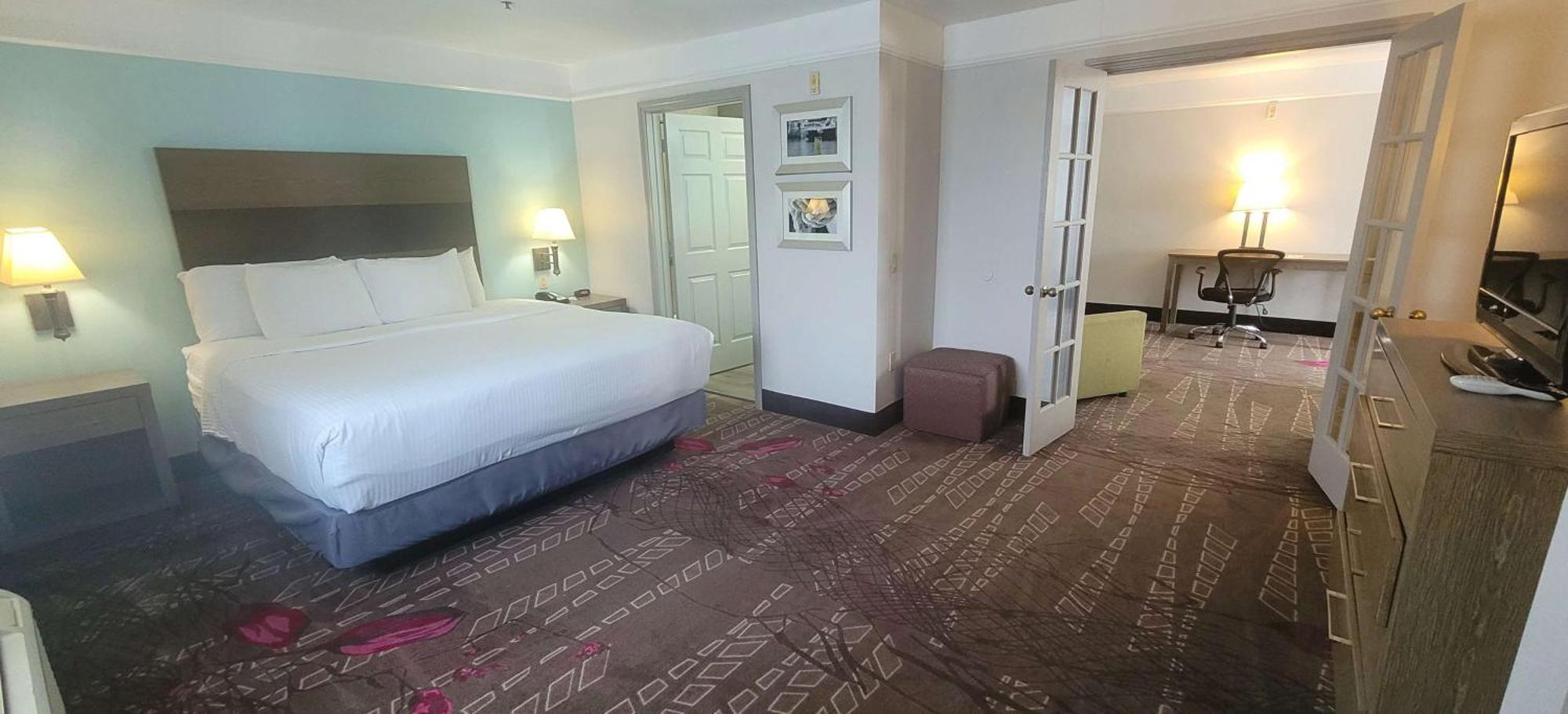 Two-Room Family Suite One King One Queen Bed Non-Smoking,1758362027:JPEG