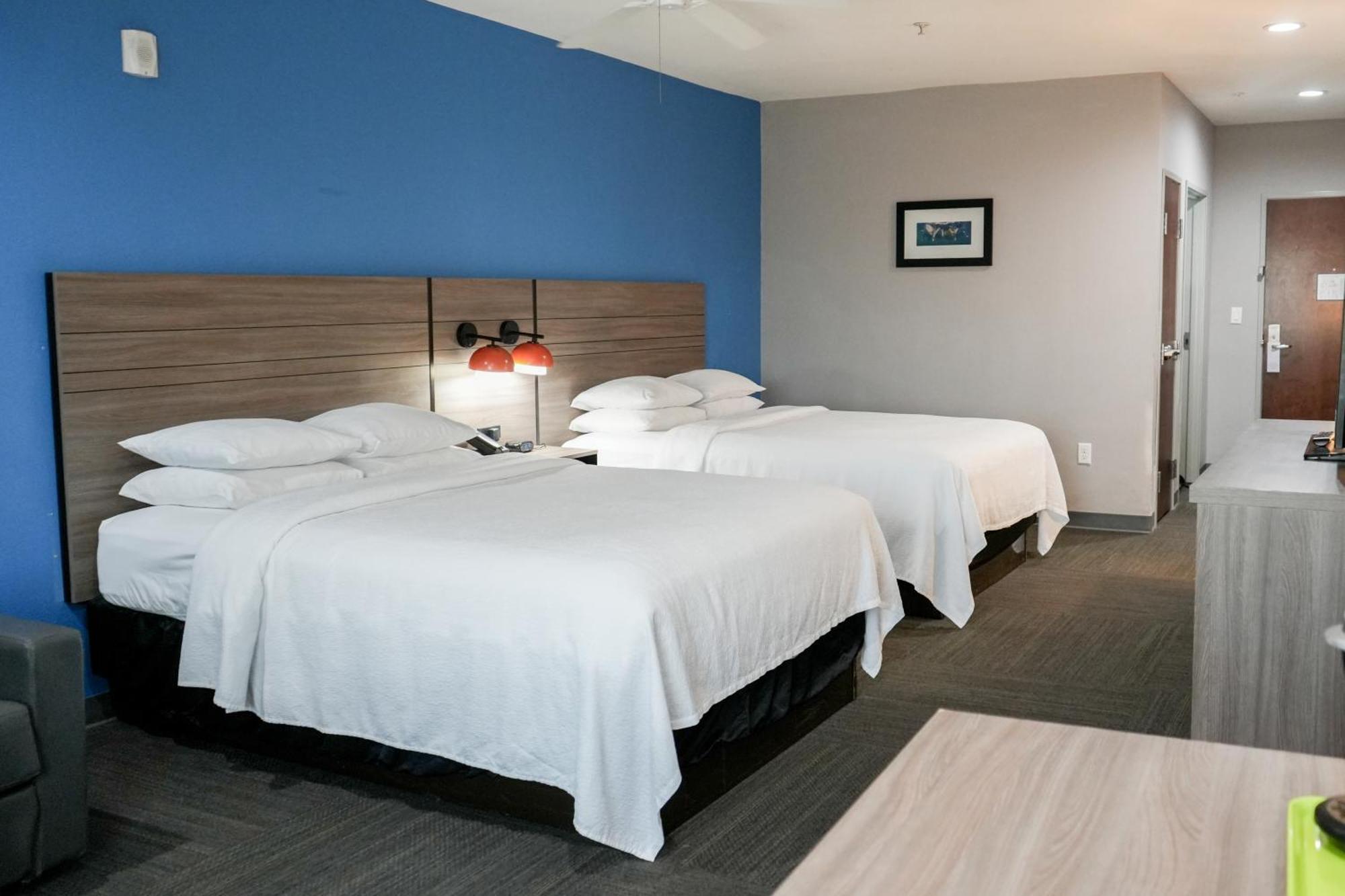 Deluxe Two Queen Room with Sofa- Wheel Chair Accessible