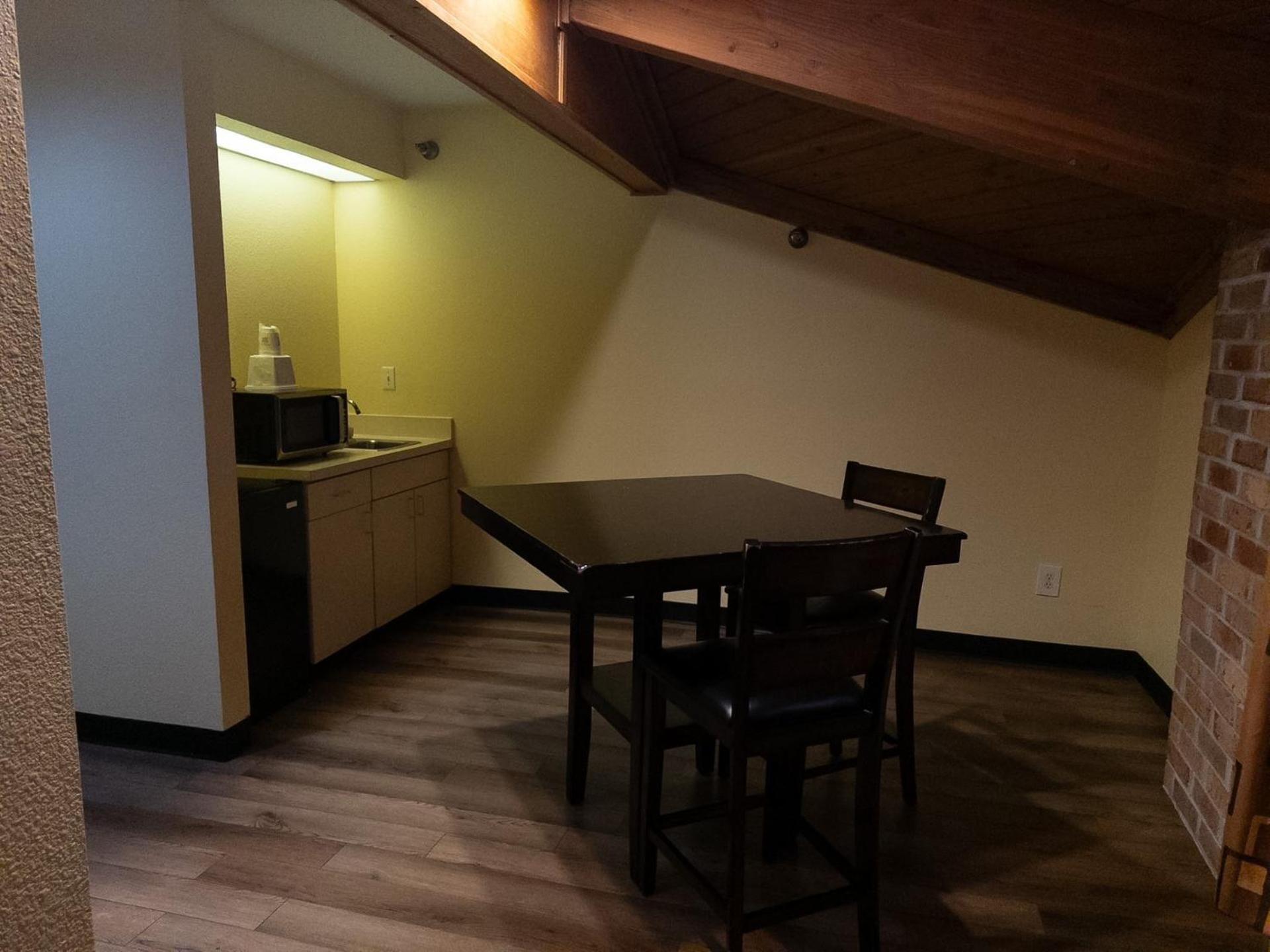 Executive King Suite - Non-Smoking,1758557577:JPEG