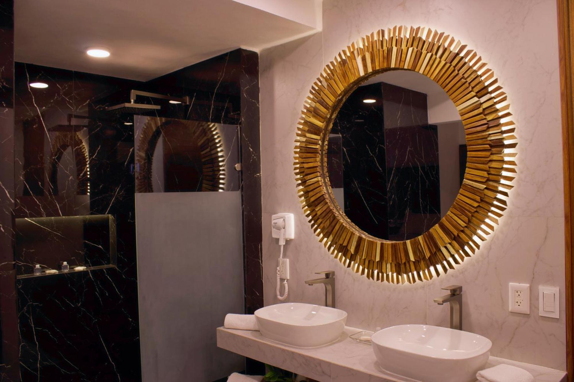 King Suite Spa Bath,1765872792:JPEG