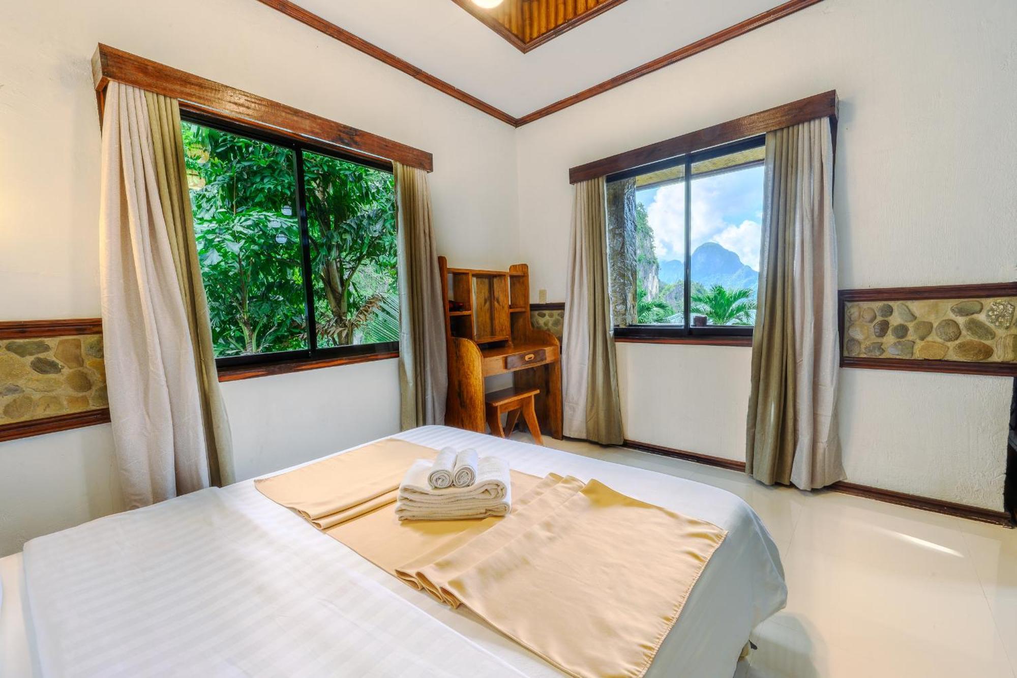 Deluxe Cottage with Balcony