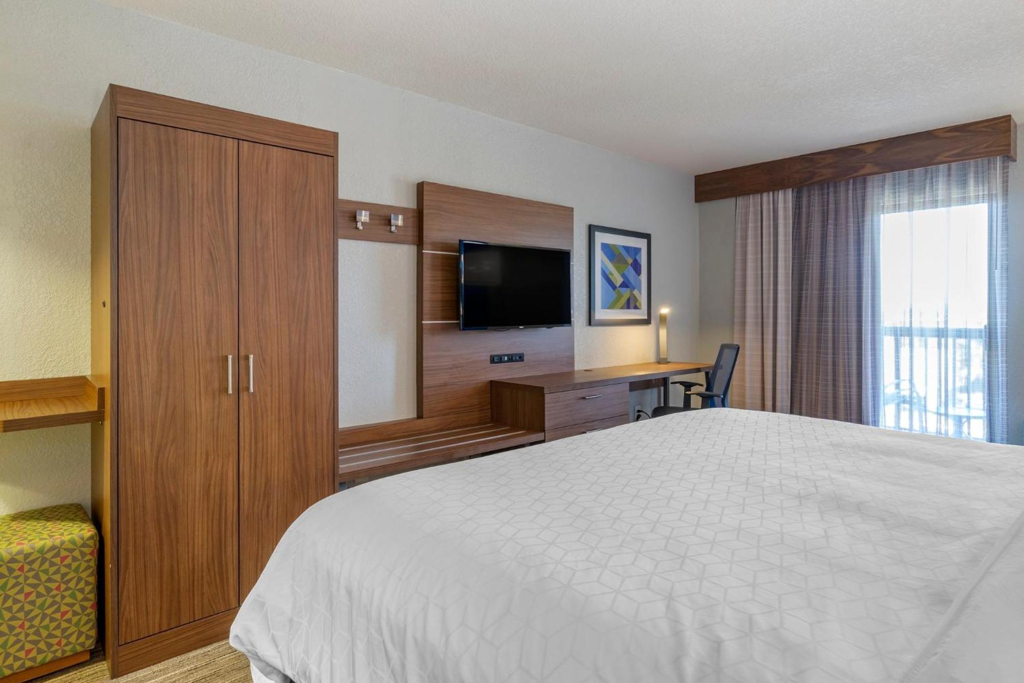 Standard King Room Balcony City View