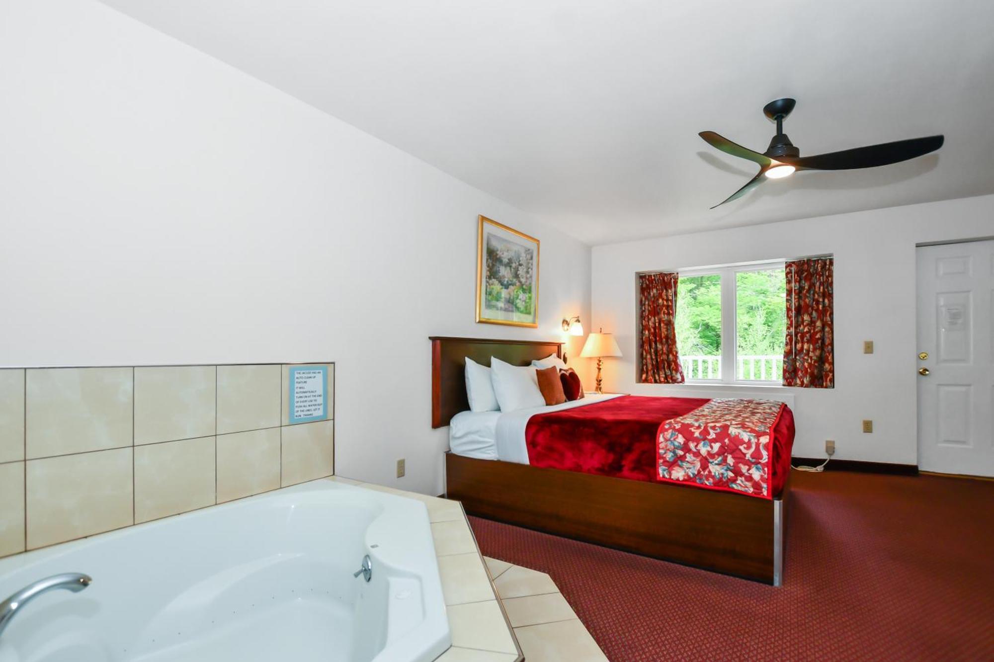 Honeymoon Suite,1770913237:JPEG